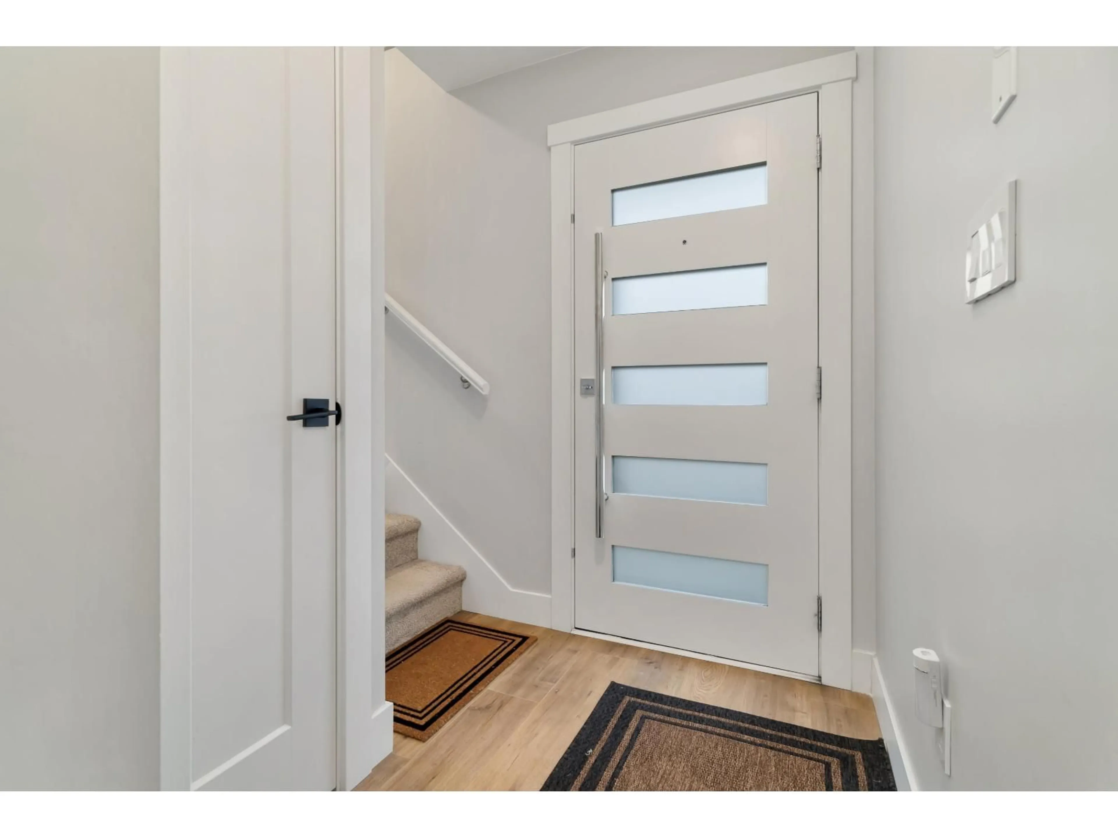 Indoor entryway for 51 - 1639 162, Surrey British Columbia V4A4Y1
