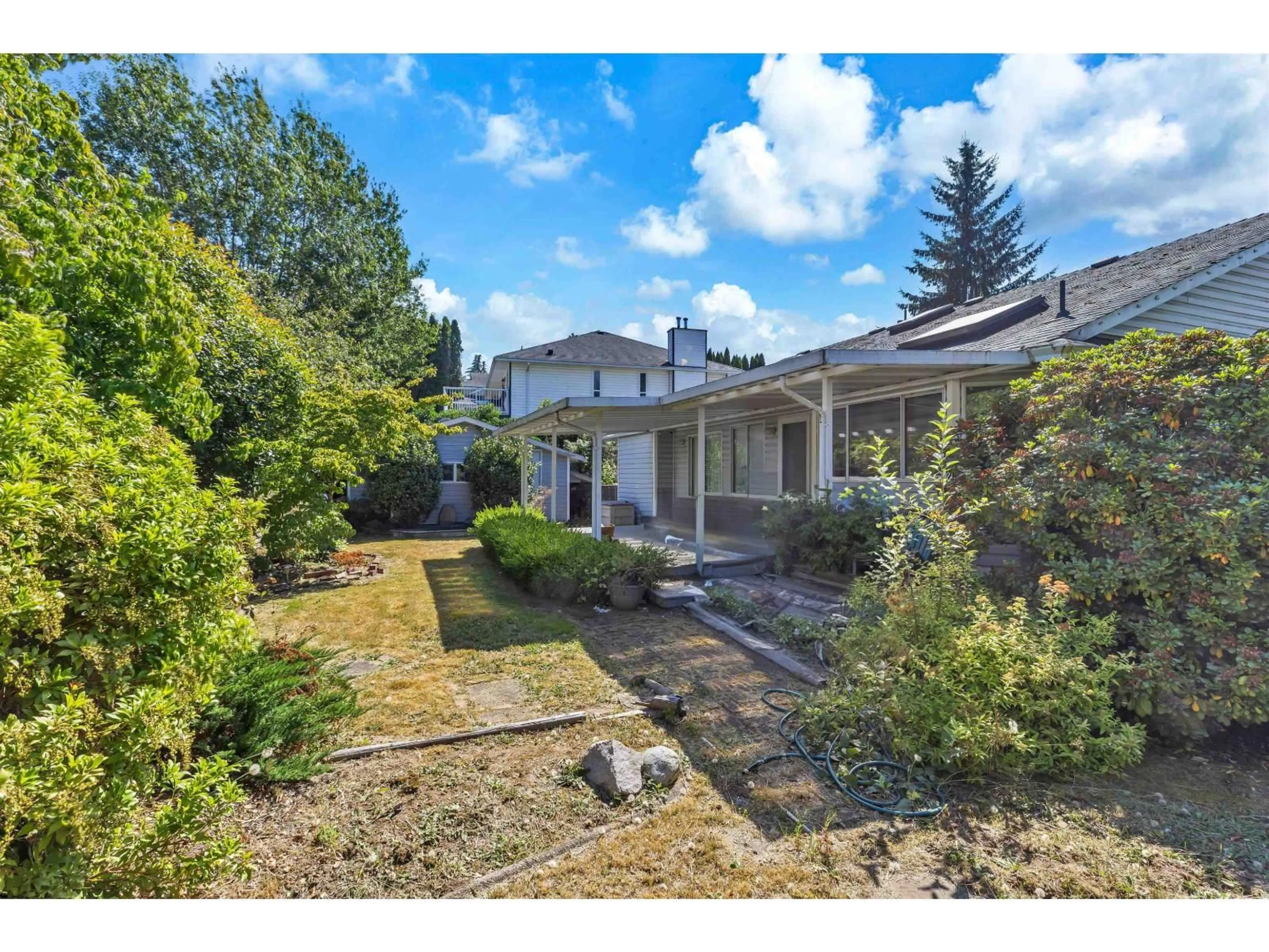 A pic from outside/outdoor area/front of a property/back of a property/a pic from drone, street for 3826 OLD CLAYBURN, Abbotsford British Columbia V3G1H8