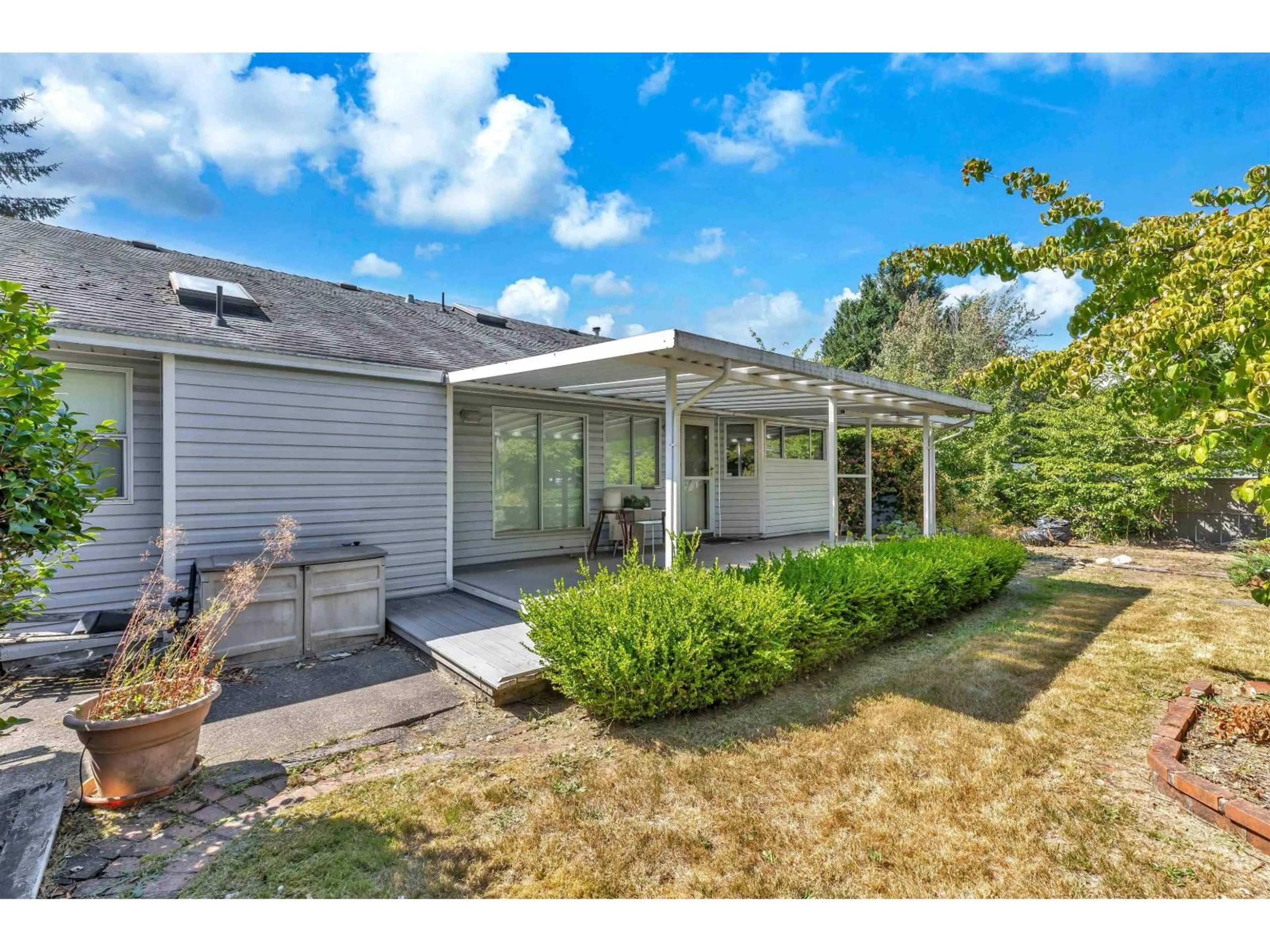 A pic from outside/outdoor area/front of a property/back of a property/a pic from drone, street for 3826 OLD CLAYBURN, Abbotsford British Columbia V3G1H8