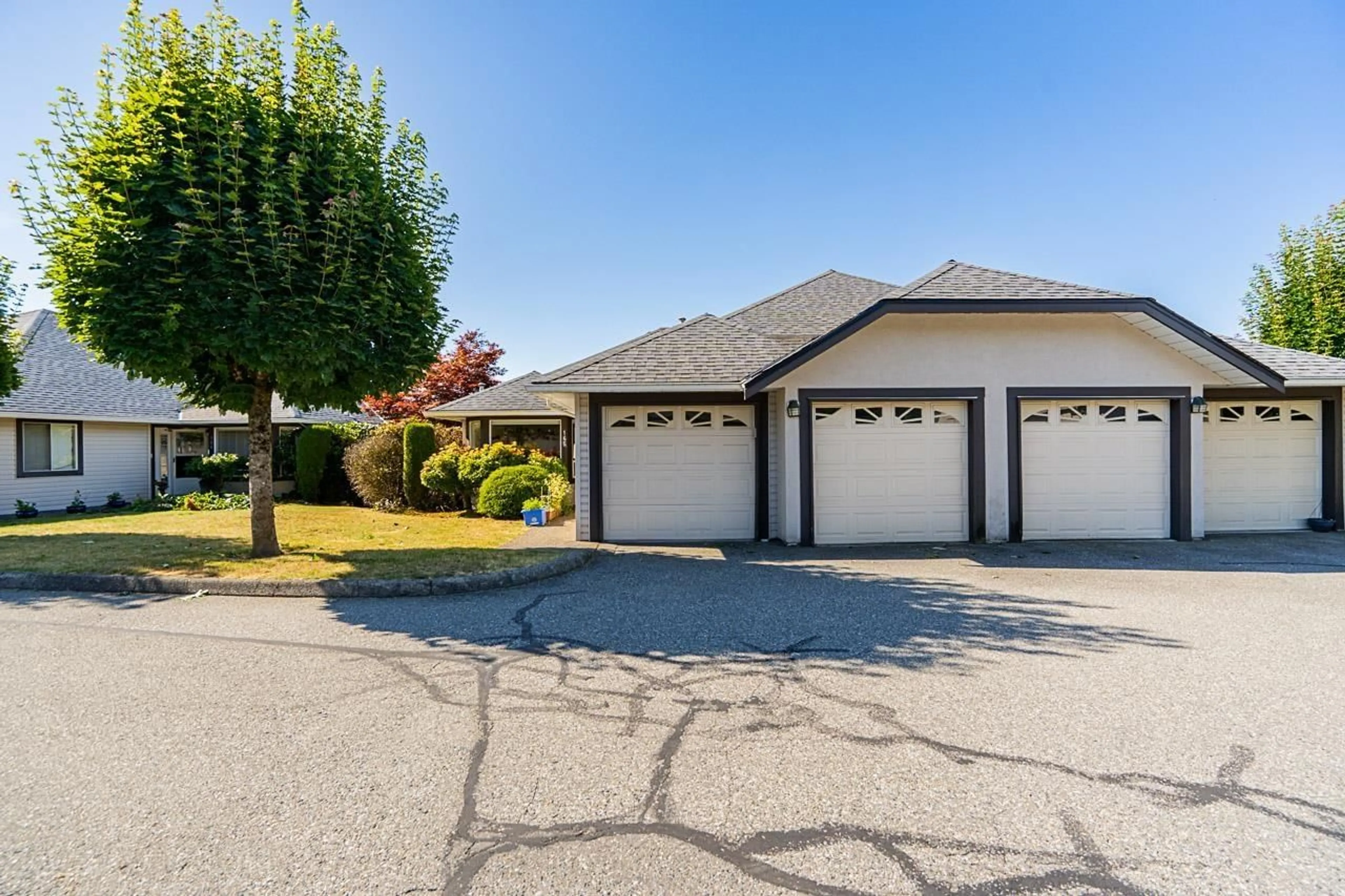 Home with vinyl exterior material, street for 165 - 3160 TOWNLINE, Abbotsford British Columbia V2T5P4