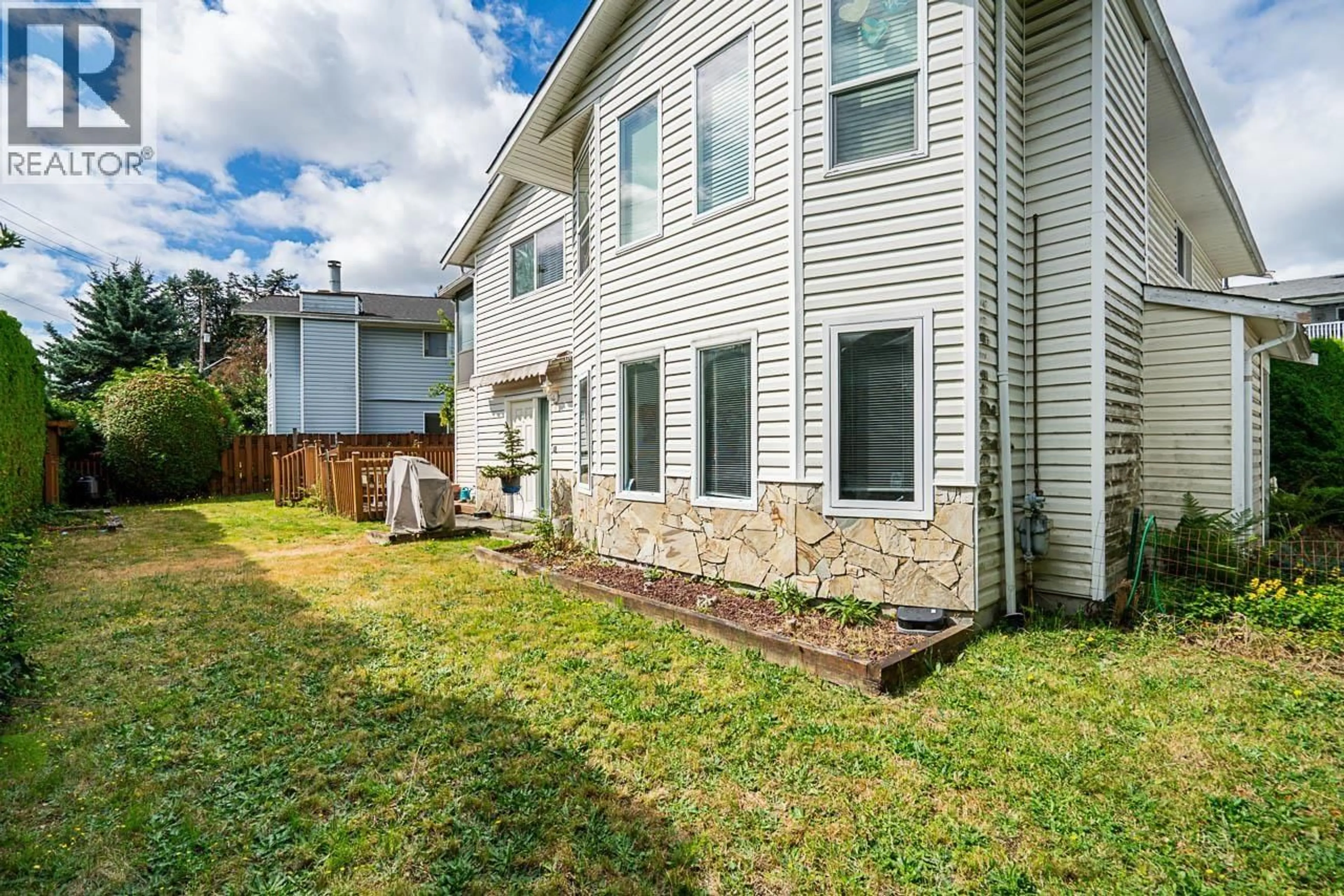 Patio, unknown for 527 COLUMBIA STREET, New Westminster British Columbia V3L3X8