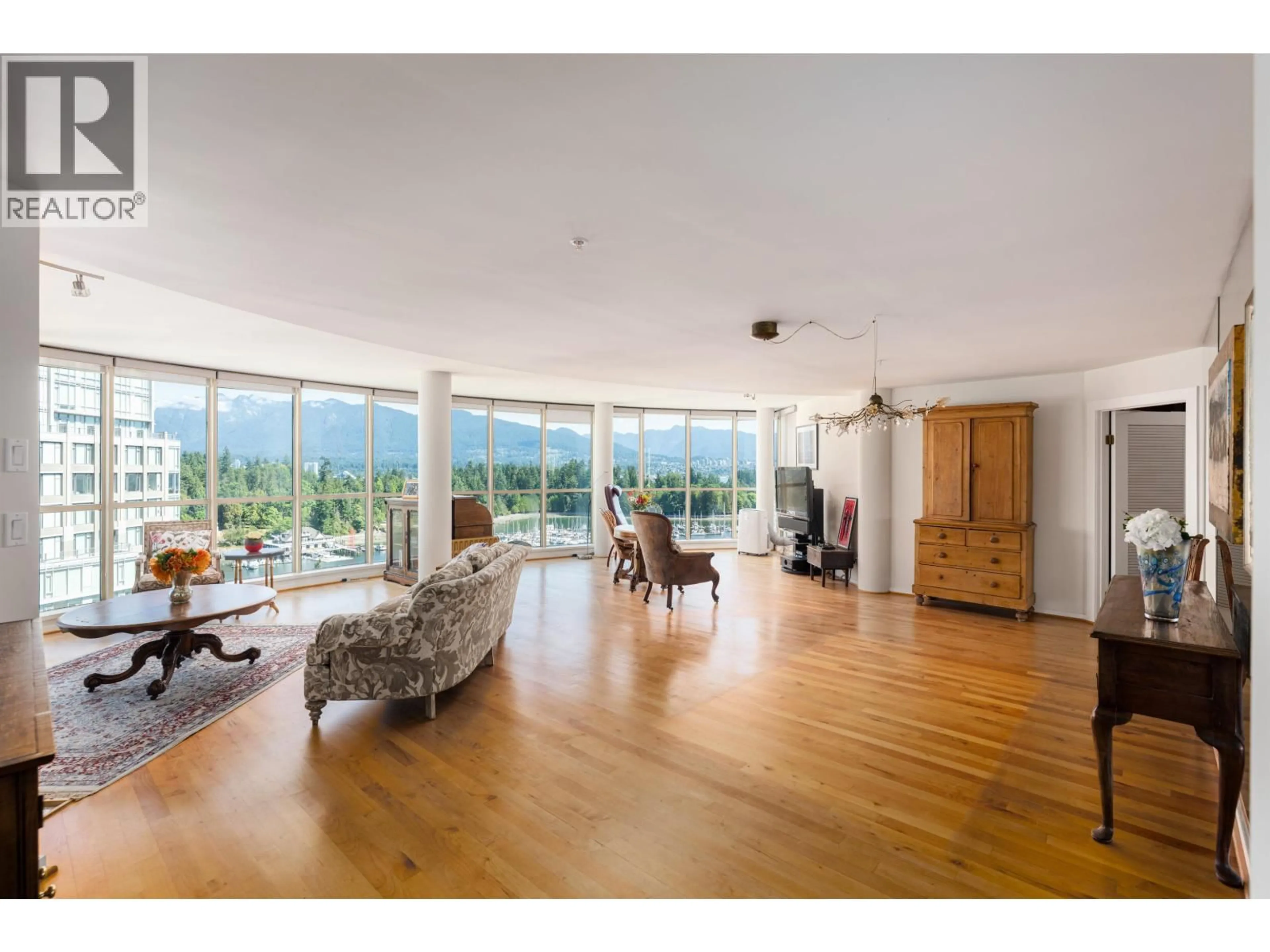 Indoor foyer for 1701 - 1888 ALBERNI STREET, Vancouver British Columbia V6G1B3