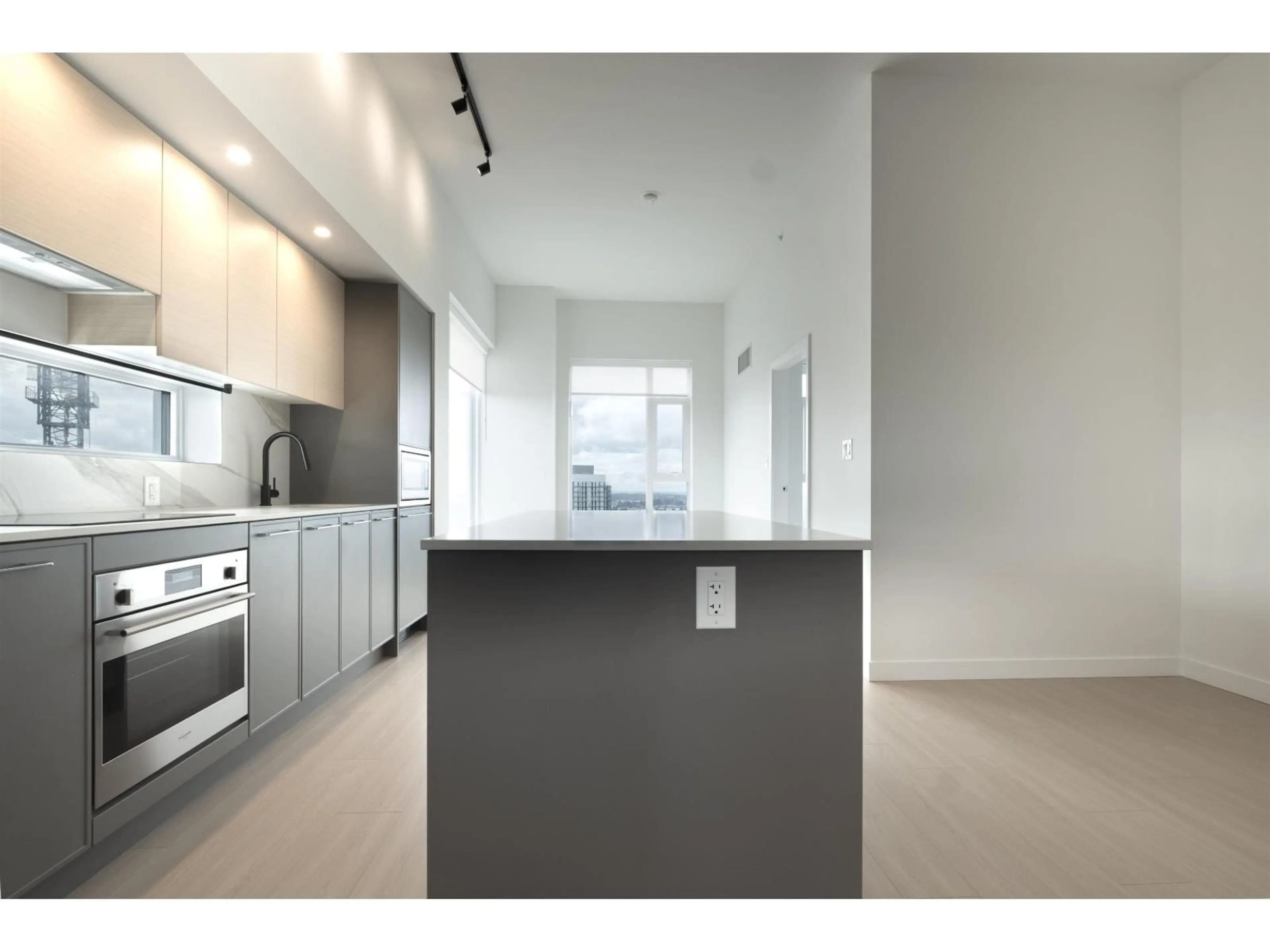 Unknown for 3310 - 13745 GEORGE JUNCTION, Surrey British Columbia V3T0V8