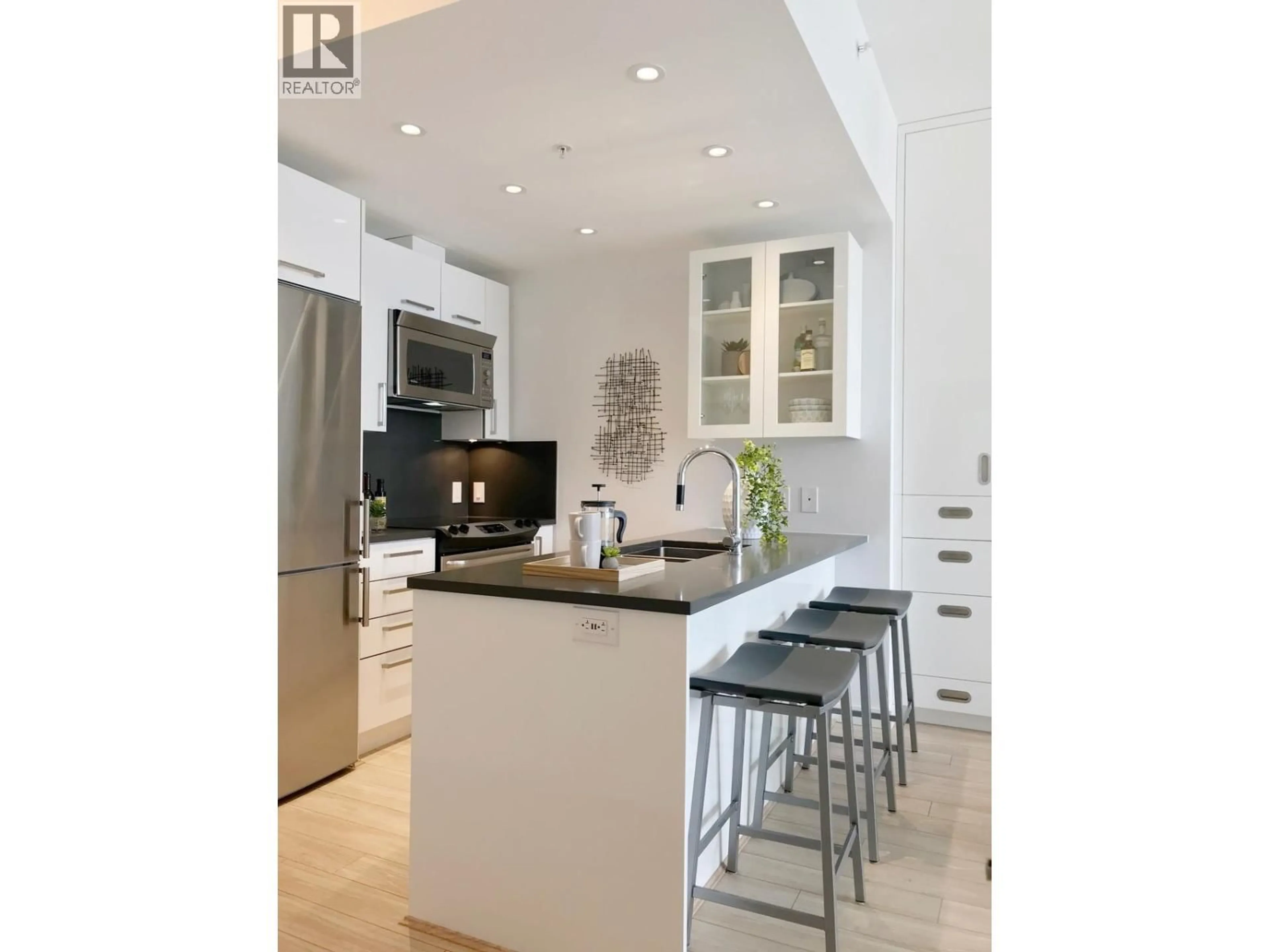 Open concept kitchen, unknown for PH8 - 955 HASTINGS STREET, Vancouver British Columbia V6A0G8