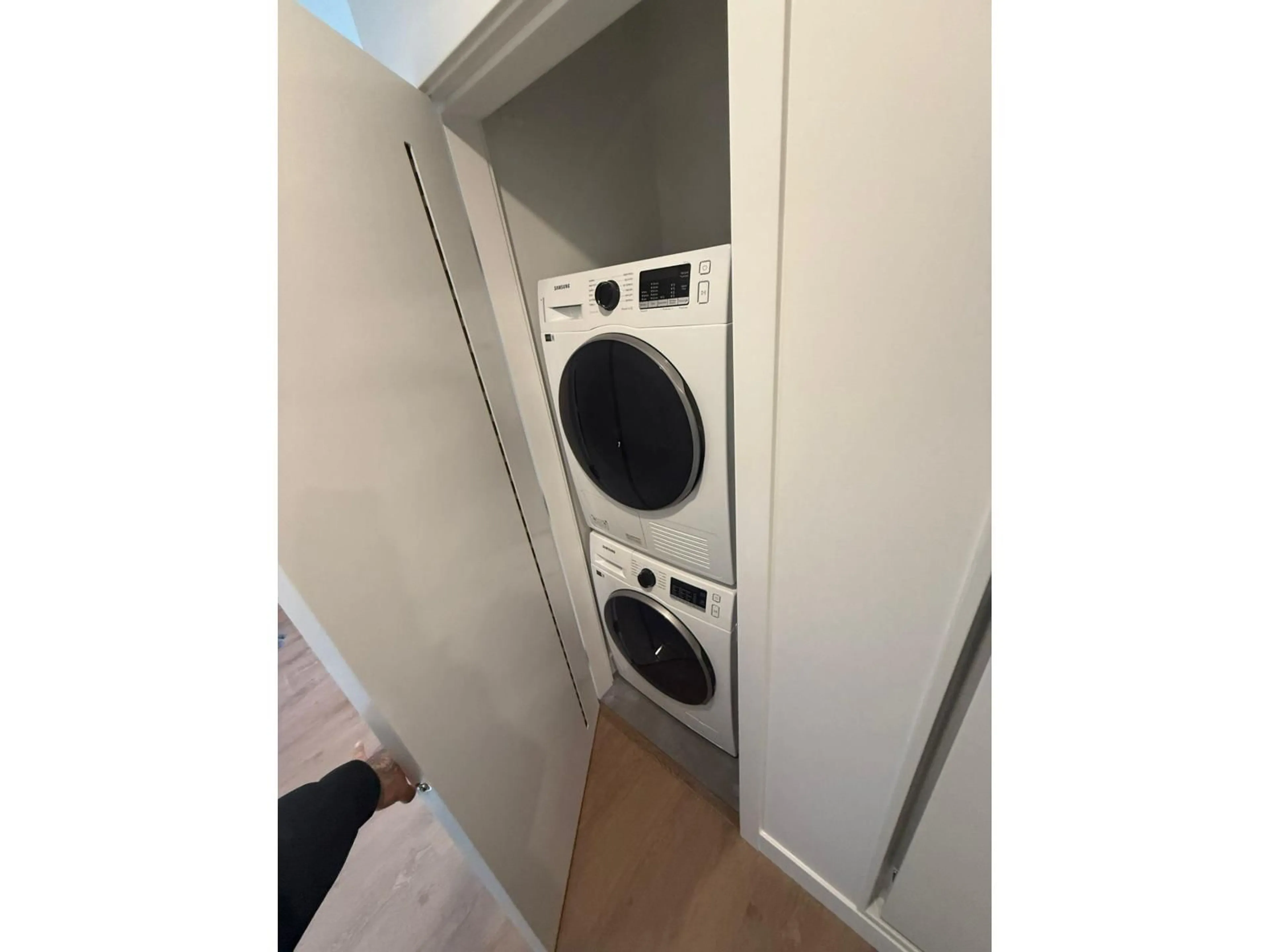 Laundry room for 2306 - 13387 OLD YALE, Surrey British Columbia V3T3C6