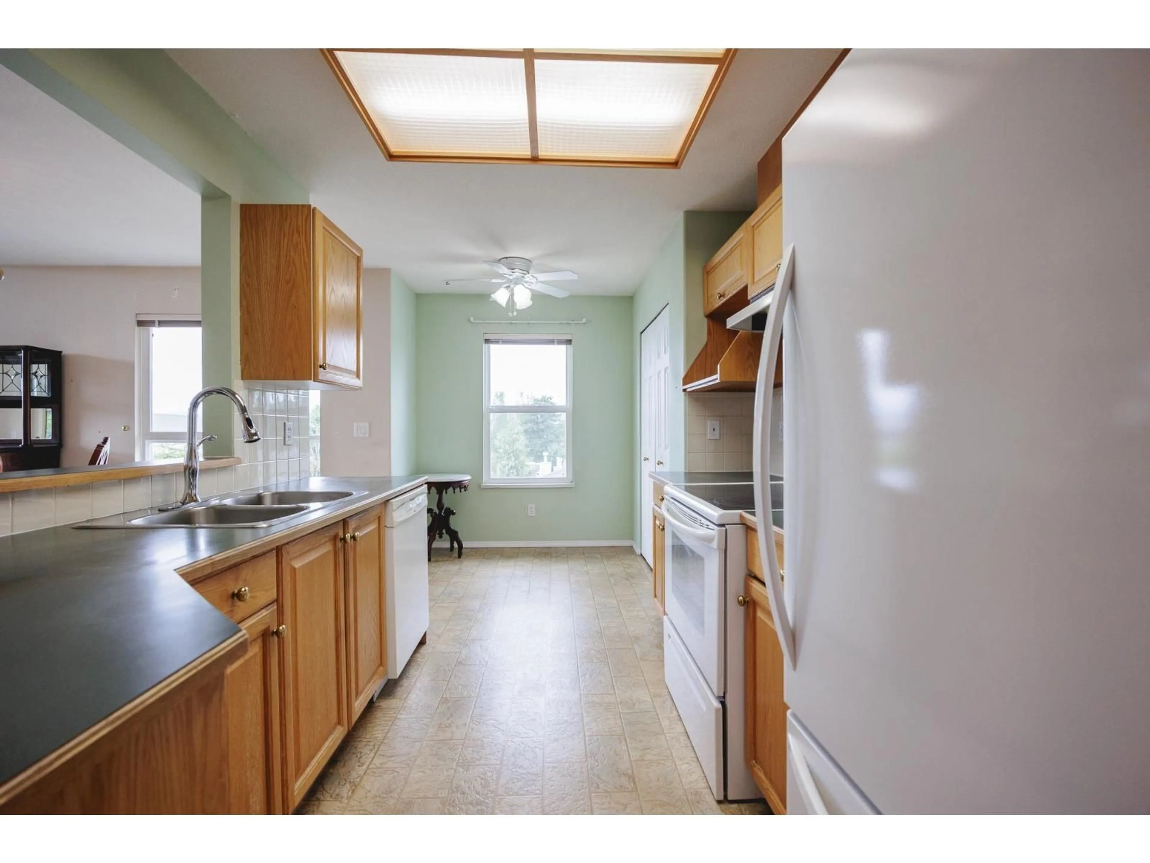 Standard kitchen, unknown for 305 - 20381 96, Langley British Columbia V1M2L1