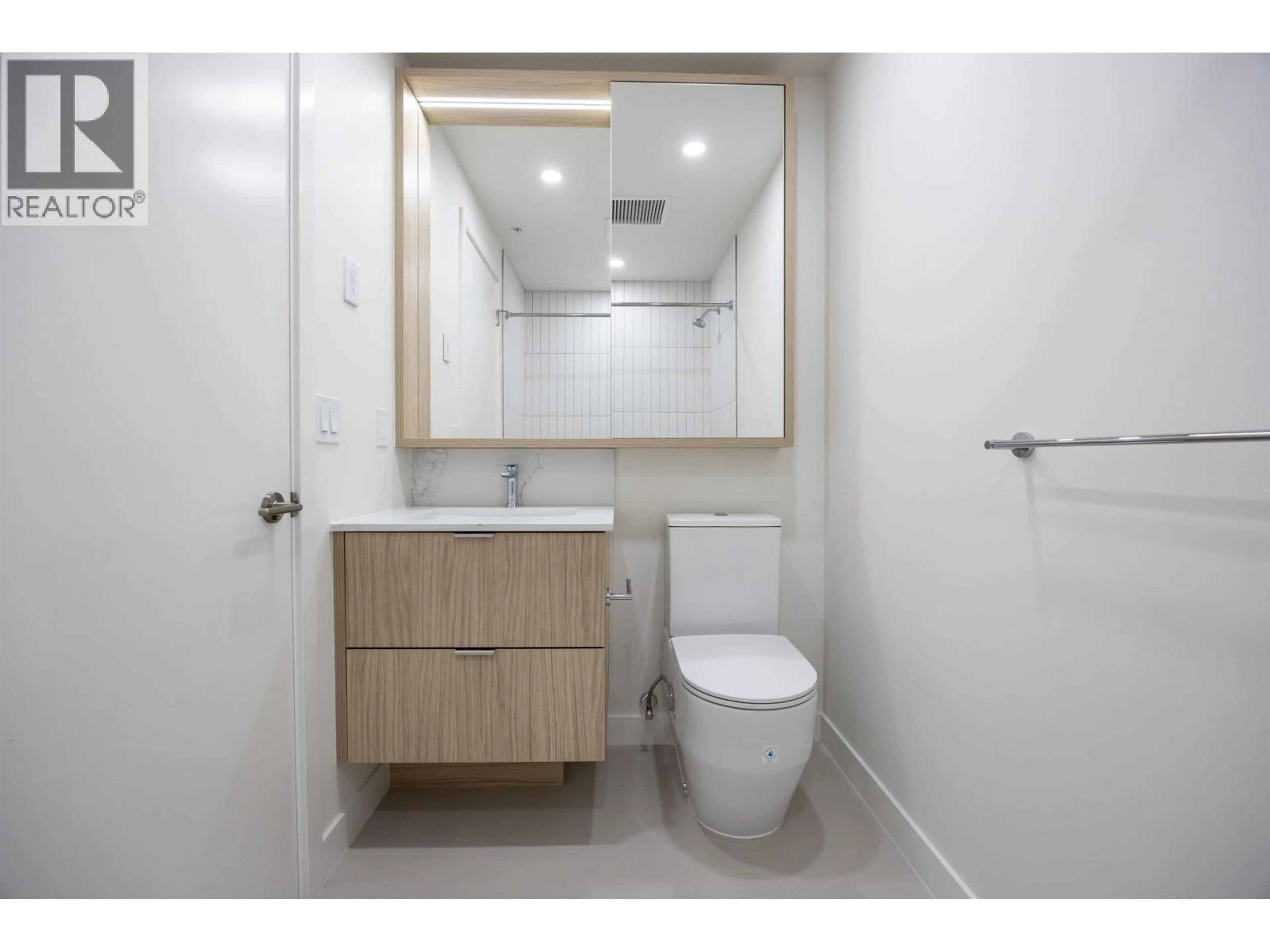 Standard bathroom, unknown for 3705 - 537 COTTONWOOD AVENUE, Coquitlam British Columbia V3J0S4