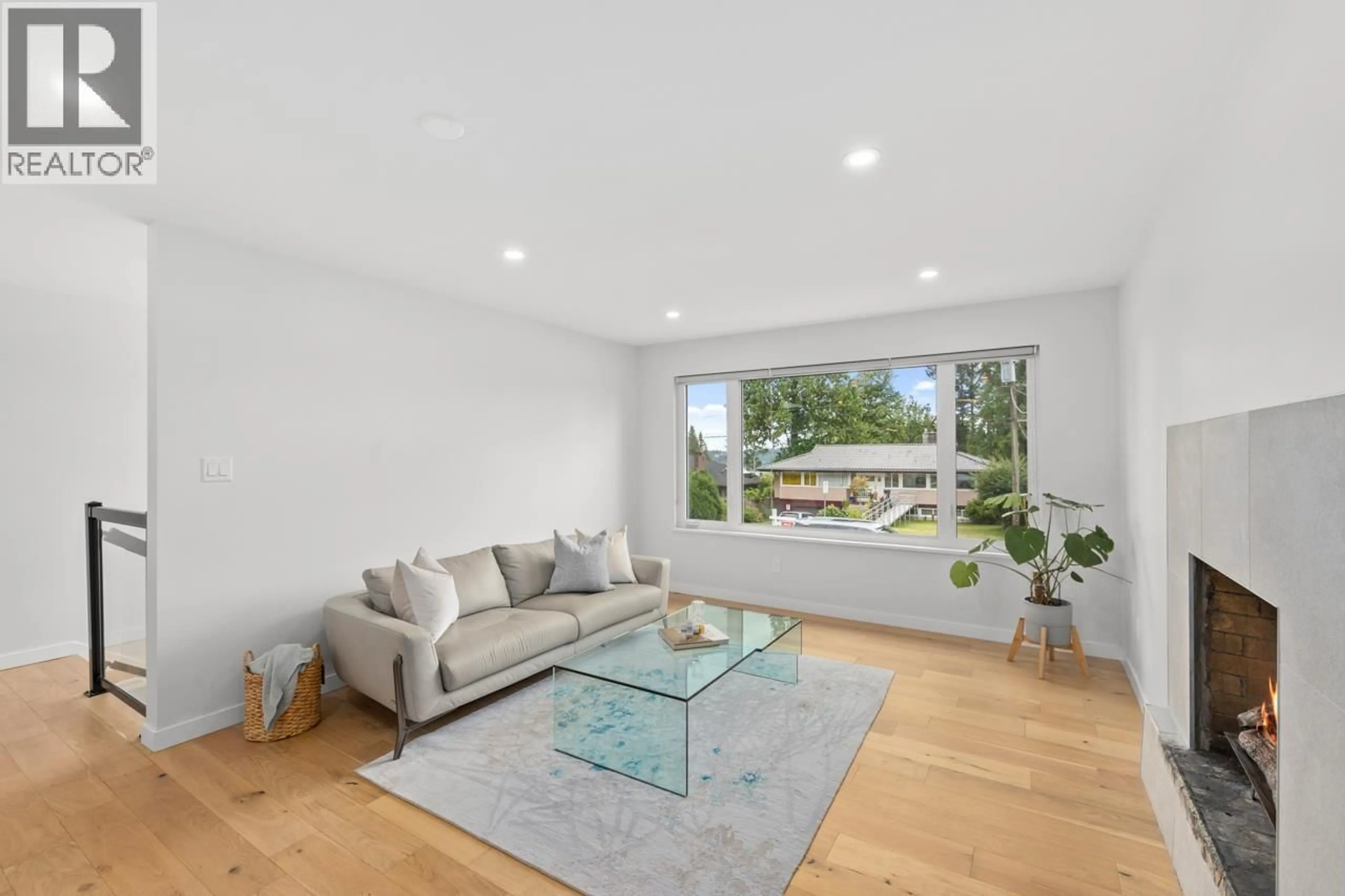 Living room with furniture, unknown for 2996 PLYMOUTH DRIVE, North Vancouver British Columbia V7H1C7