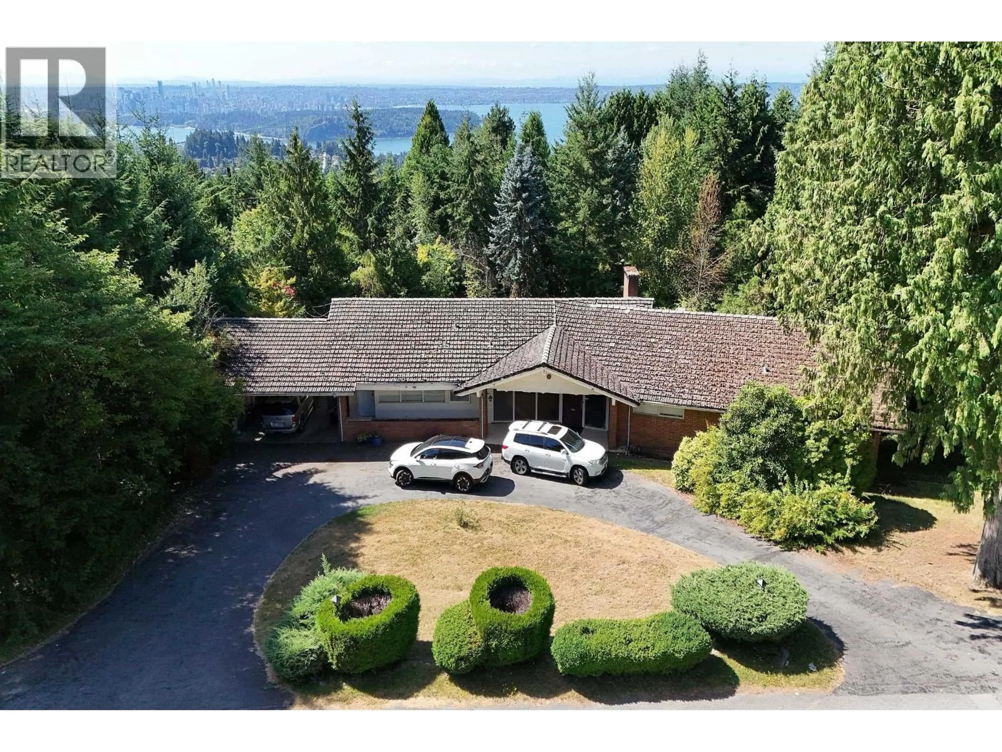 A pic from outside/outdoor area/front of a property/back of a property/a pic from drone, water/lake/river/ocean view for 1084 GROVELAND ROAD, West Vancouver British Columbia V7S1Z4
