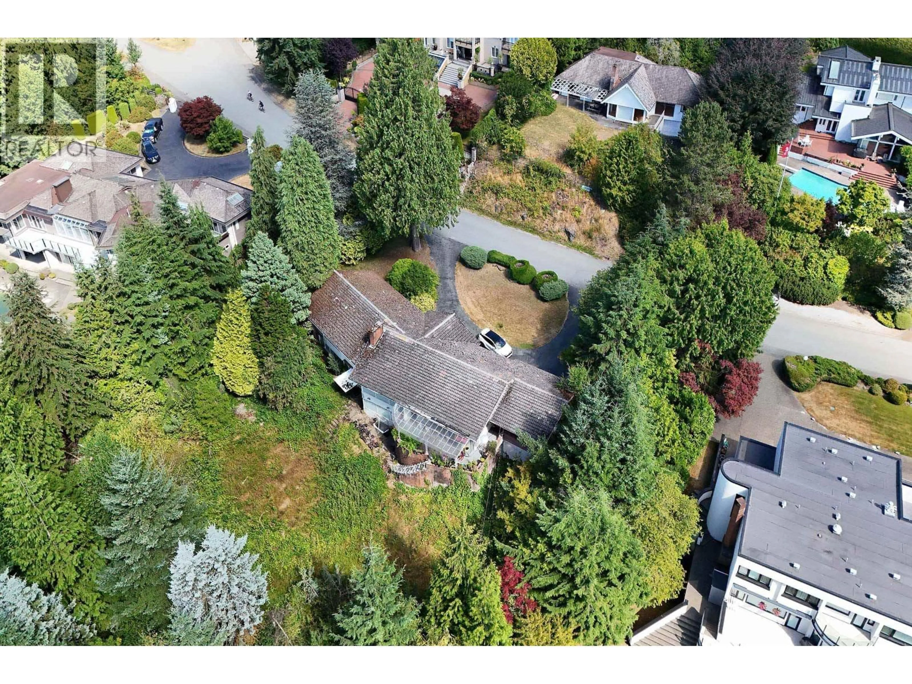 A pic from outside/outdoor area/front of a property/back of a property/a pic from drone, street for 1084 GROVELAND ROAD, West Vancouver British Columbia V7S1Z4