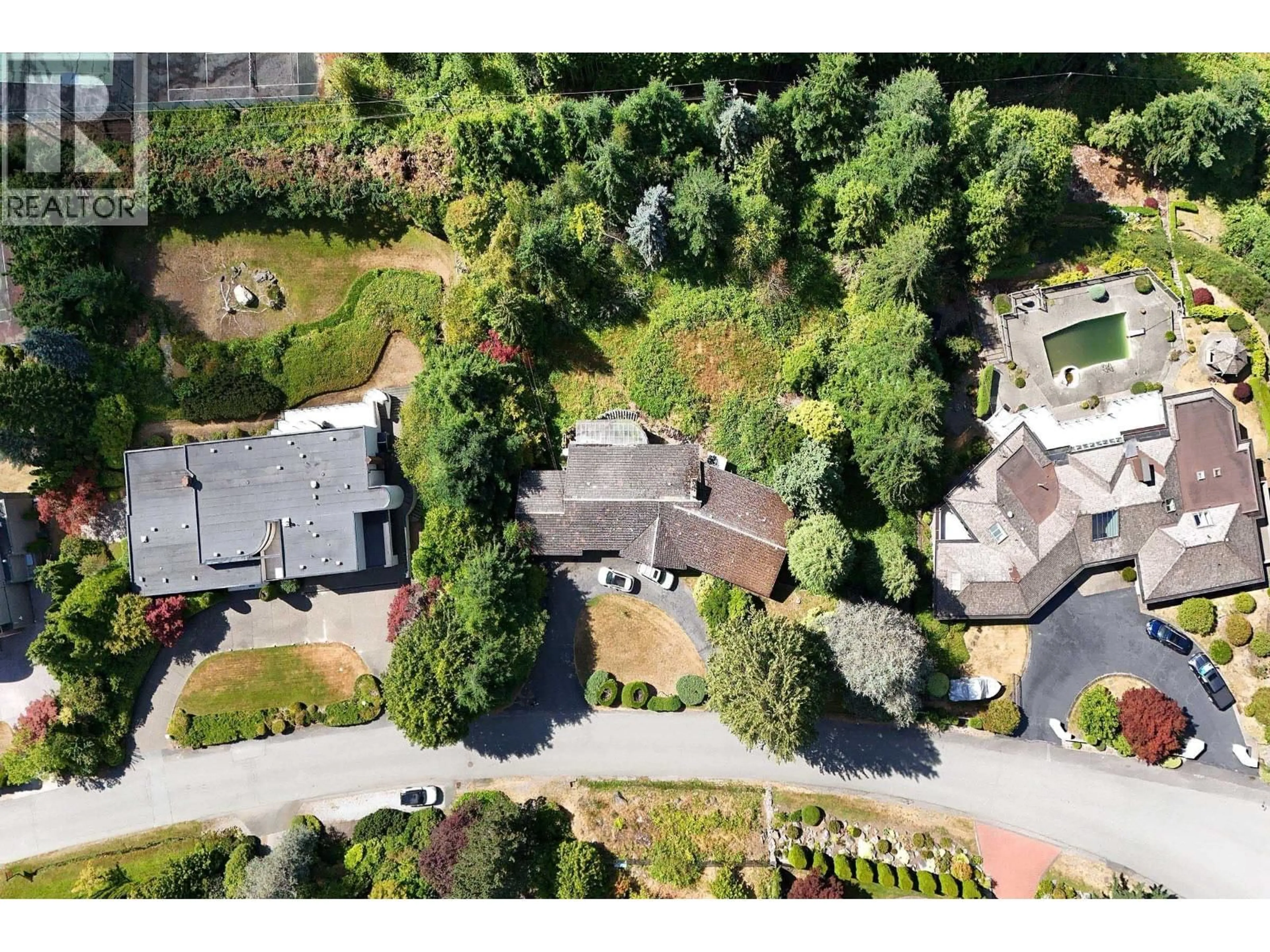 A pic from outside/outdoor area/front of a property/back of a property/a pic from drone, street for 1084 GROVELAND ROAD, West Vancouver British Columbia V7S1Z4