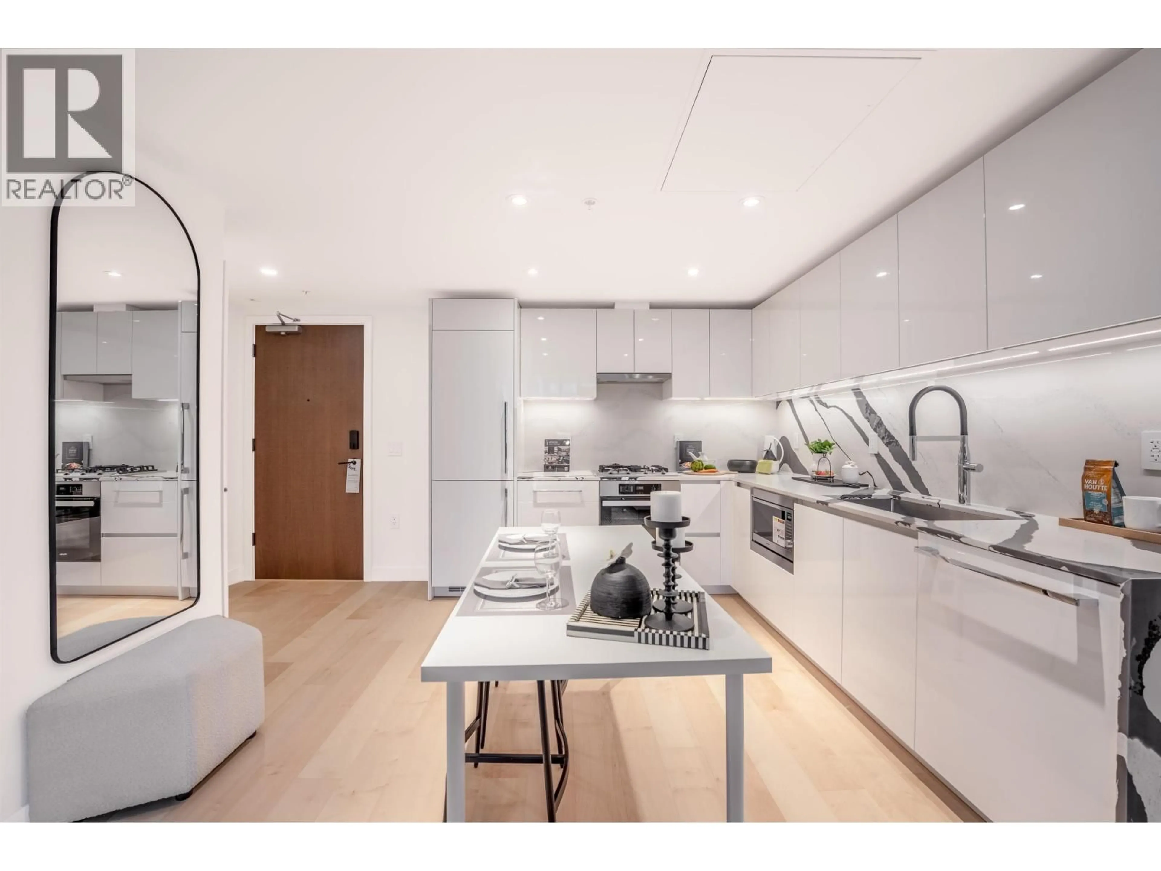Unknown for 514 - 135 13TH STREET, North Vancouver British Columbia V7L0J8