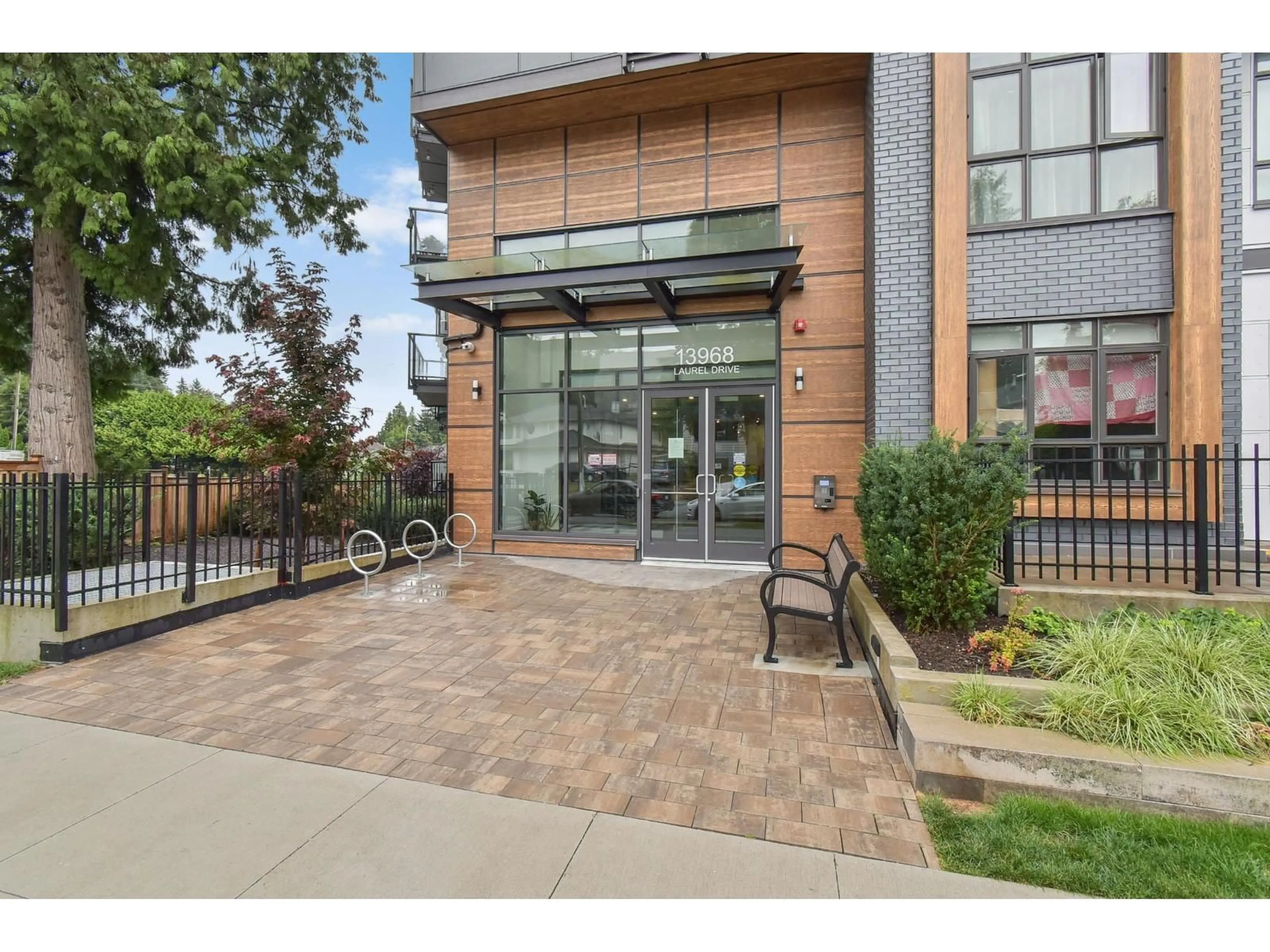 Unknown for 323 - 13968 LAUREL, Surrey British Columbia V3T0S9