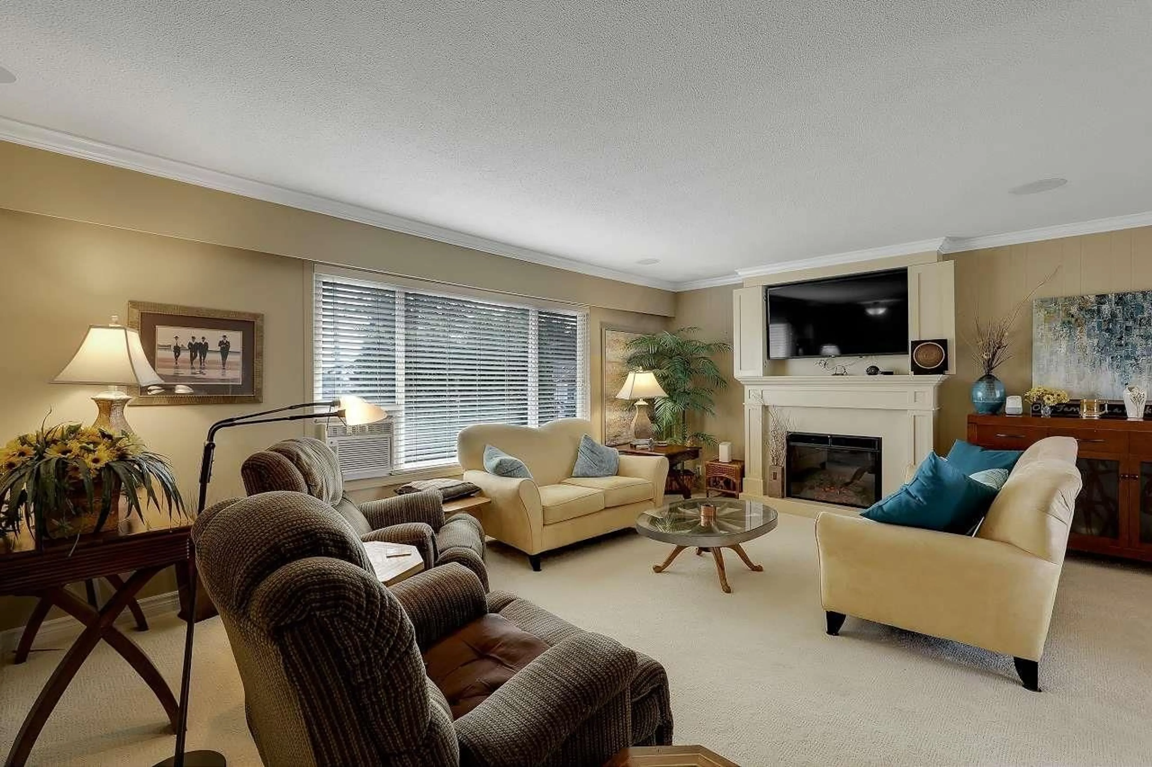 Living room with furniture, unknown for 11415 83, Delta British Columbia V4C2G7