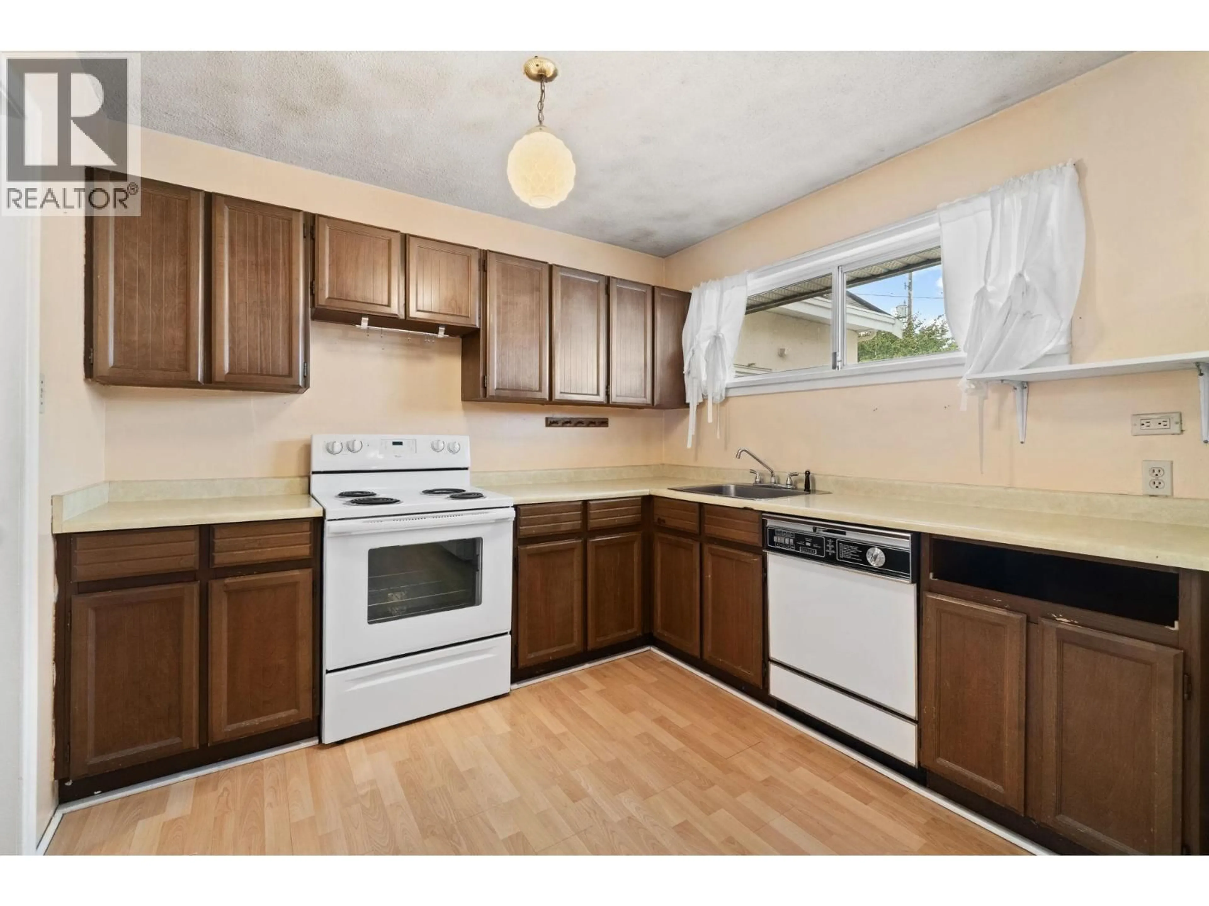 Standard kitchen, wood/laminate floor for 837 WINDERMERE STREET, Vancouver British Columbia V5K4J5