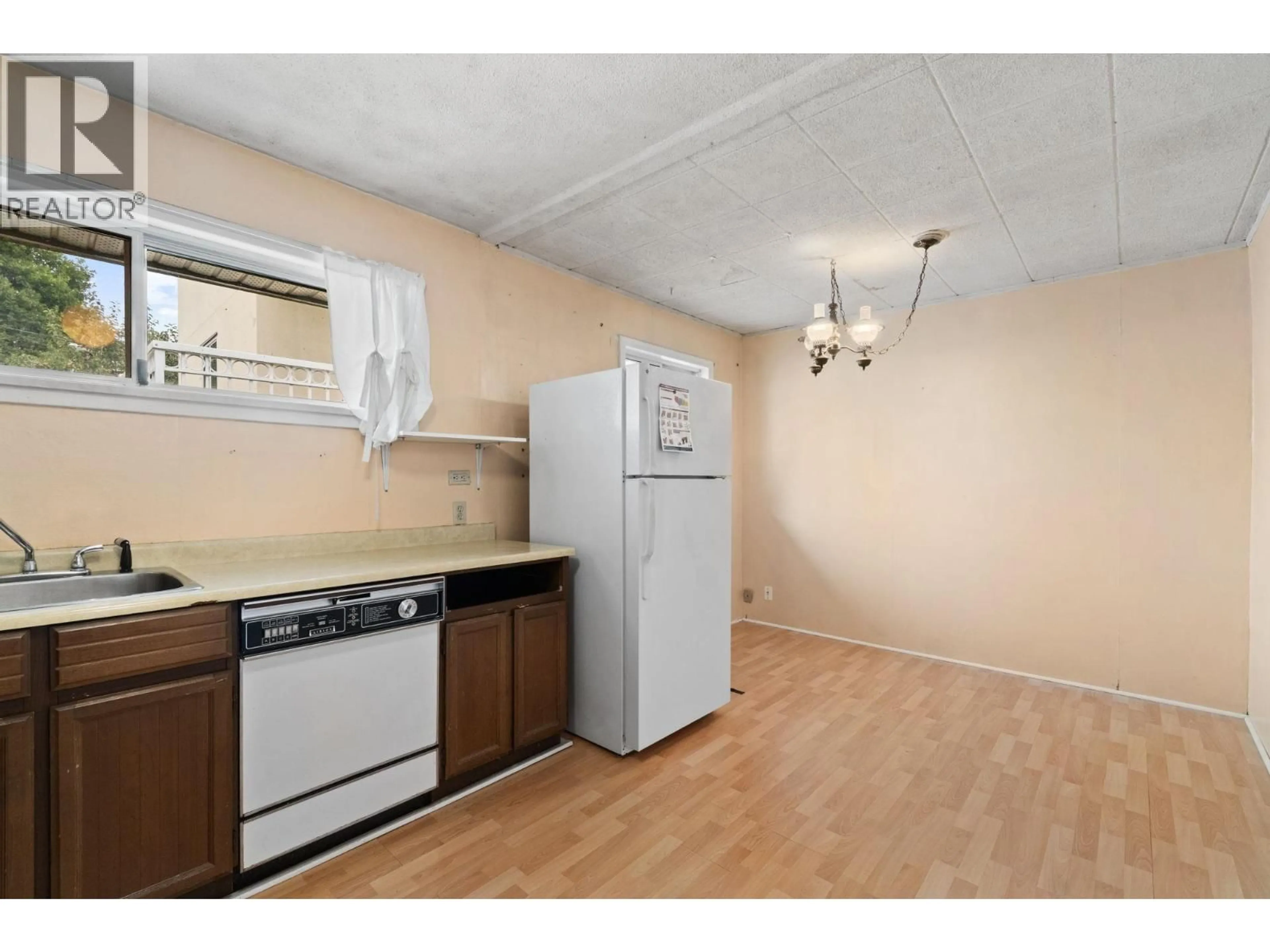Standard kitchen, unknown for 837 WINDERMERE STREET, Vancouver British Columbia V5K4J5