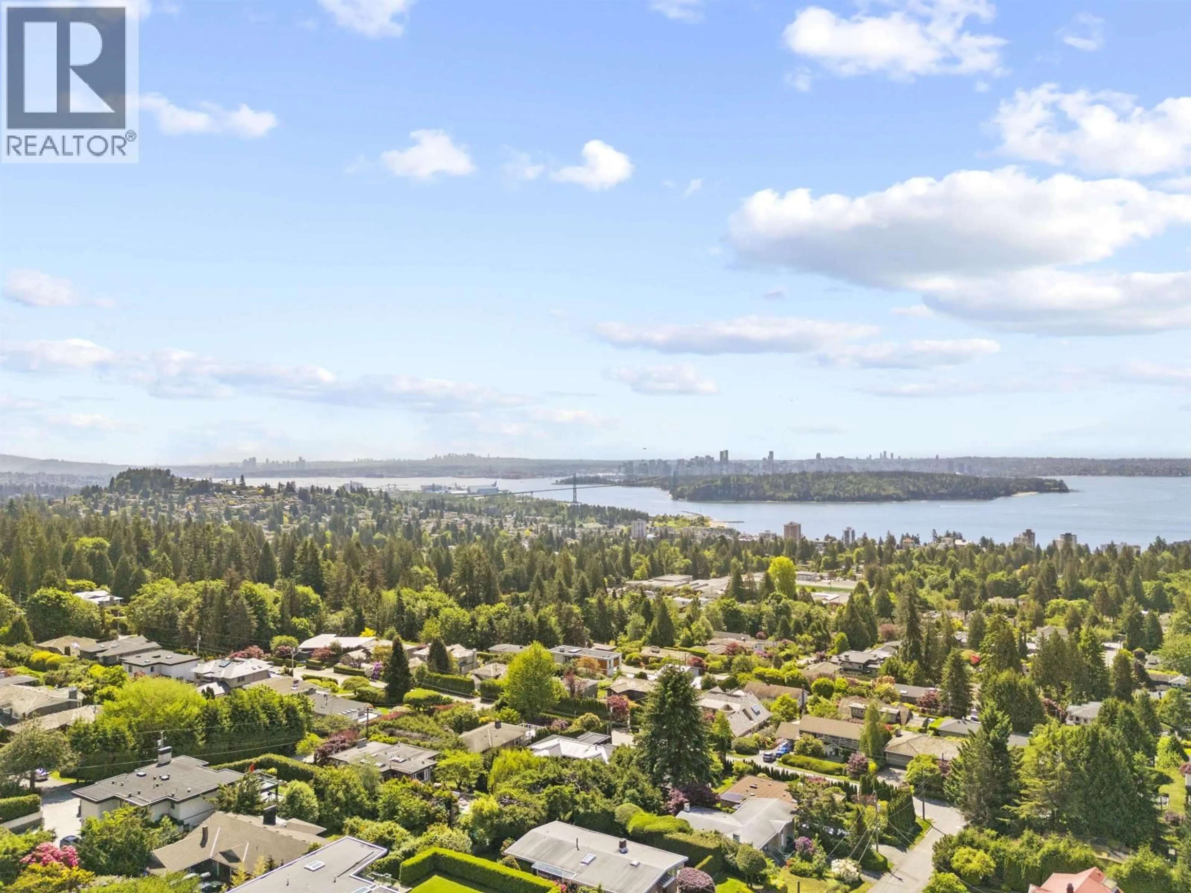 A pic from outside/outdoor area/front of a property/back of a property/a pic from drone, water/lake/river/ocean view for 1895 ROSEBERY AVENUE, West Vancouver British Columbia V7Z2Z5