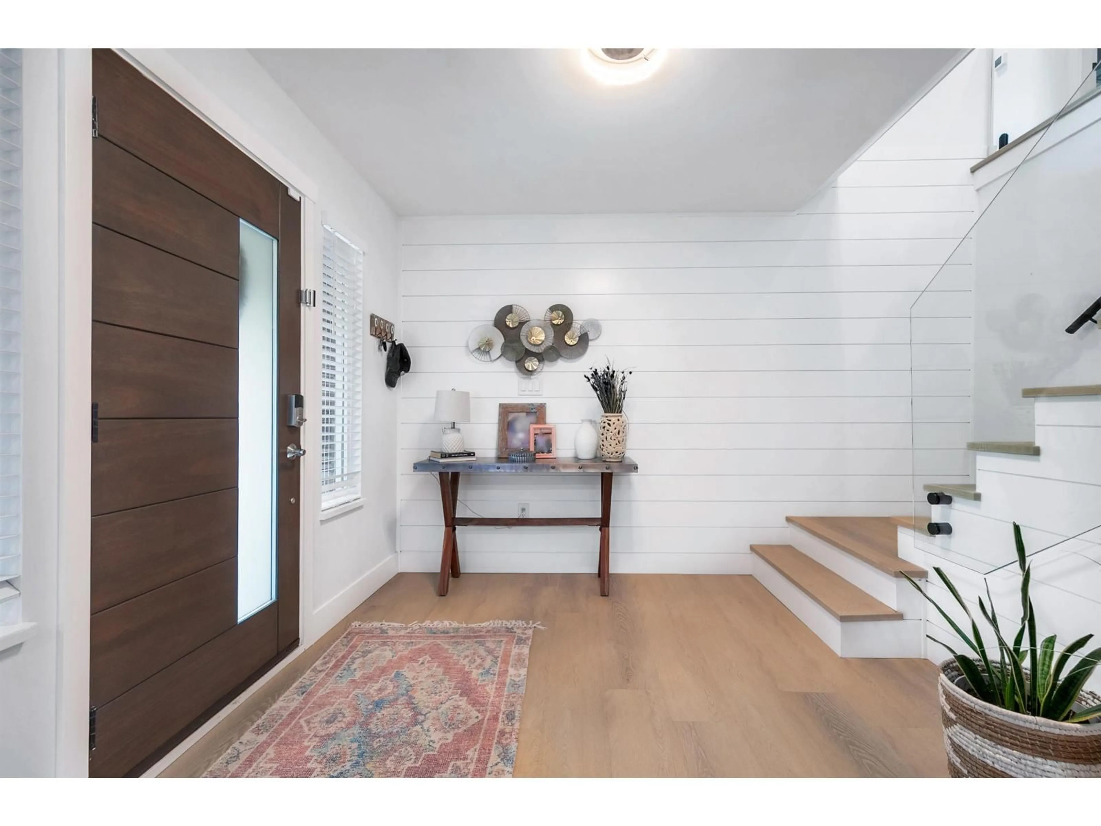 Indoor entryway for 9285 211, Langley British Columbia V1M2B2