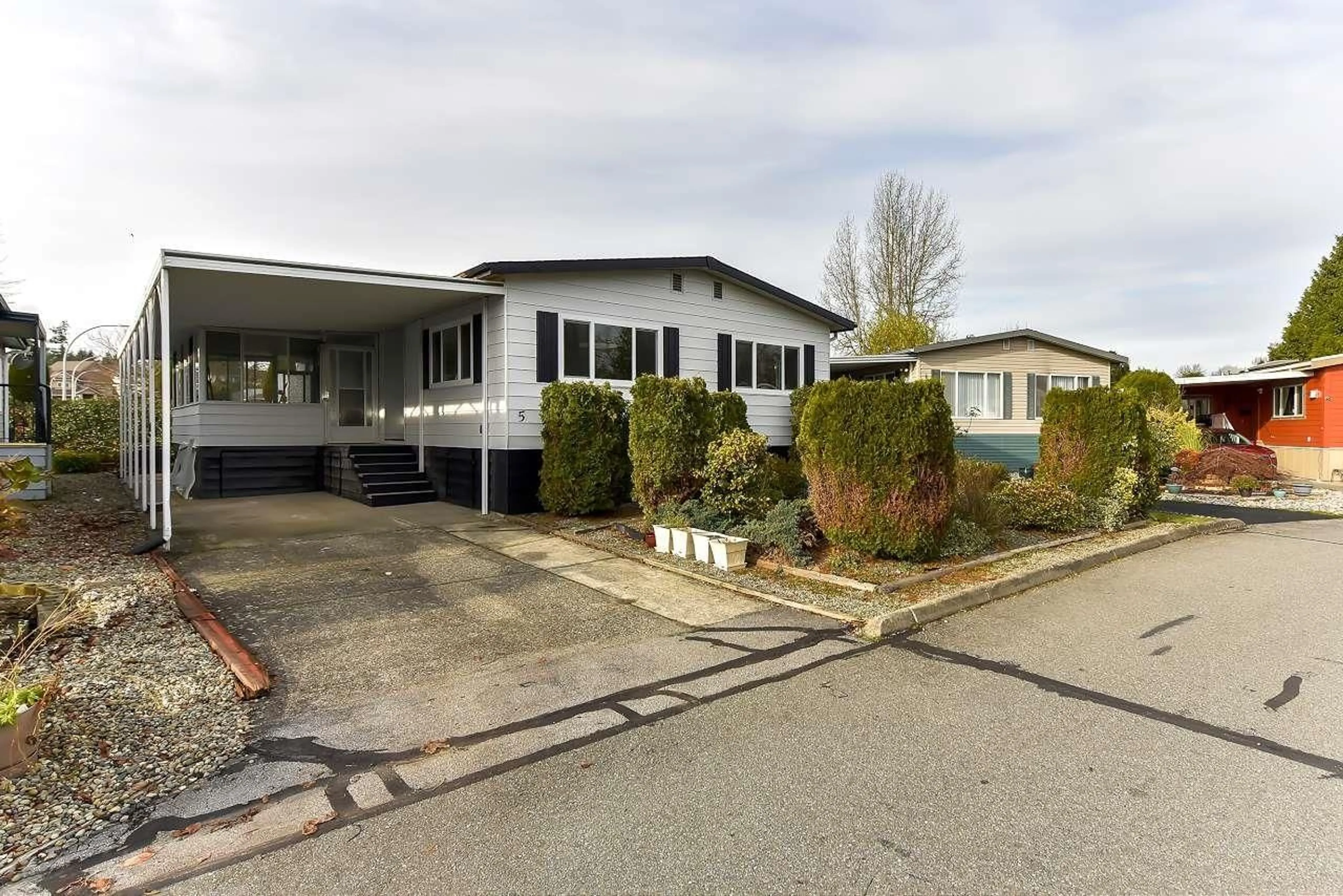 Unknown for 5 - 1640 162, Surrey British Columbia V4A6Y9