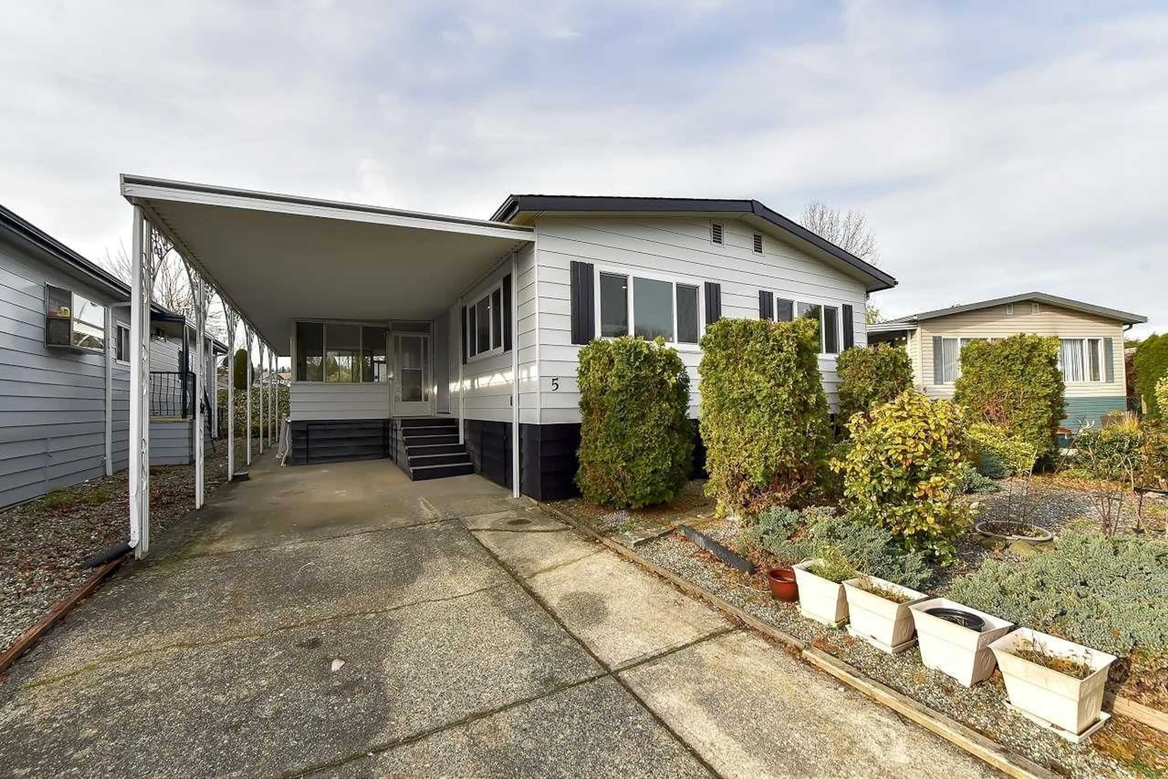 A pic from outside/outdoor area/front of a property/back of a property/a pic from drone, street for 5 - 1640 162, Surrey British Columbia V4A6Y9