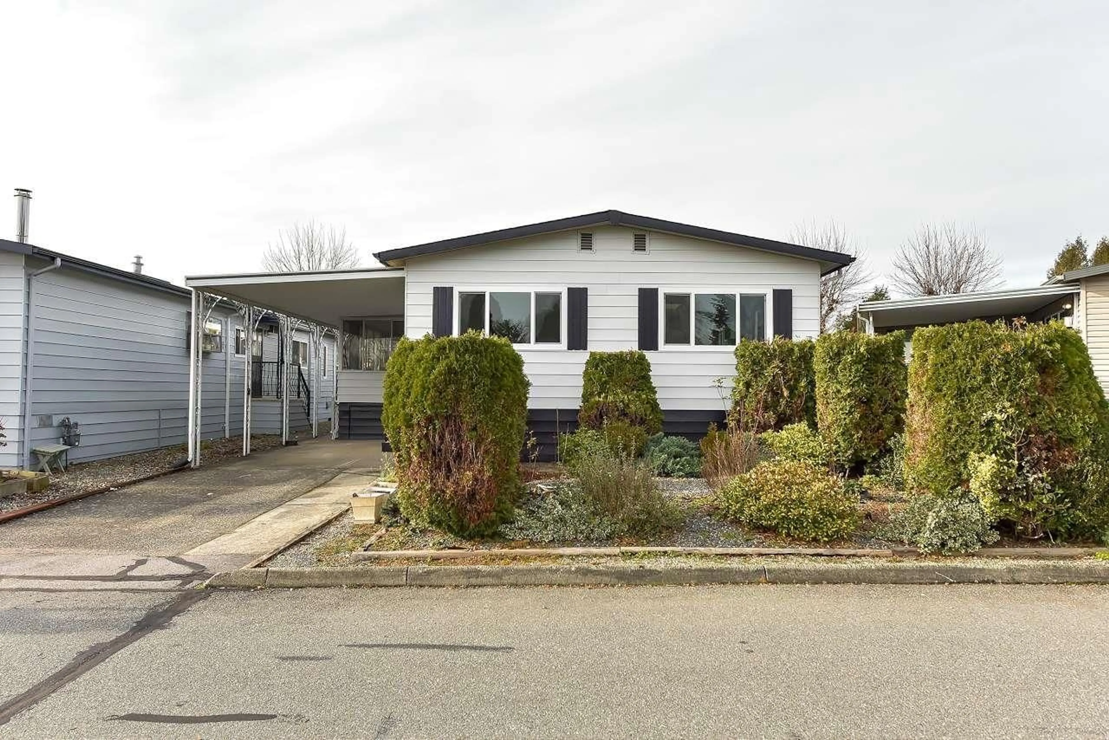 Home with vinyl exterior material, street for 5 - 1640 162, Surrey British Columbia V4A6Y9