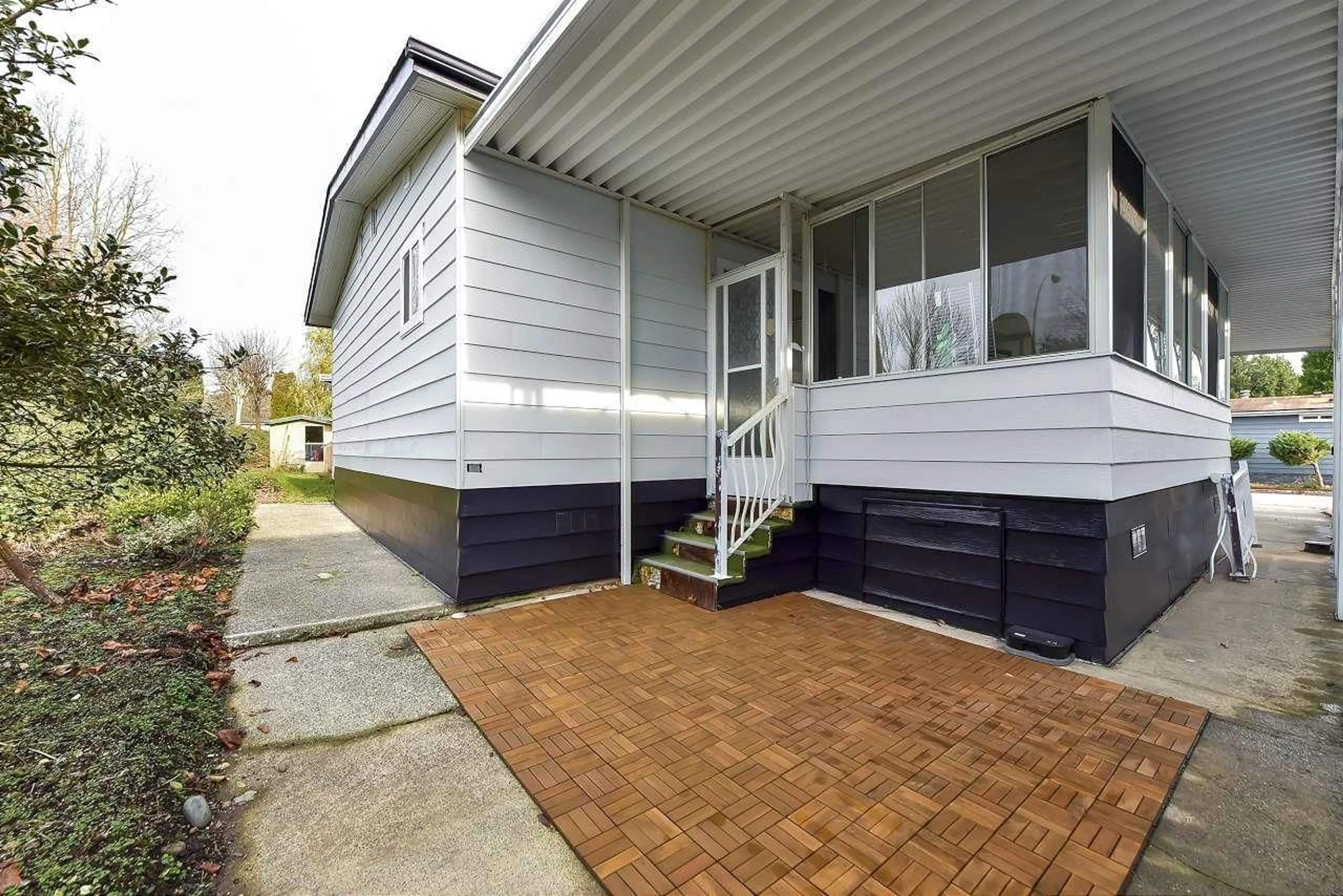 Unknown for 5 - 1640 162, Surrey British Columbia V4A6Y9