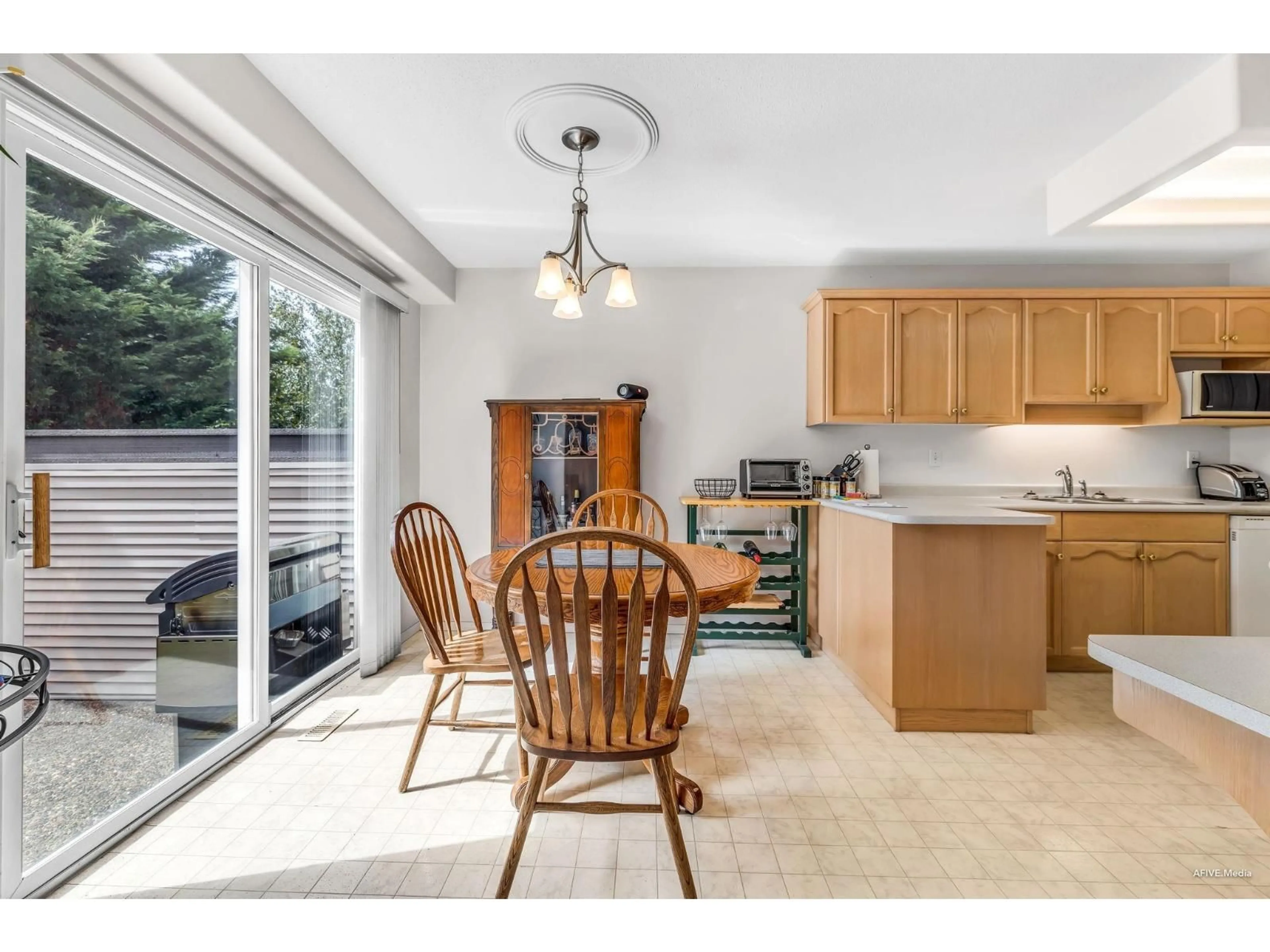 Open concept kitchen, unknown for 101 - 46360 VALLEYVIEW ROAD, Chilliwack British Columbia V2R5L7