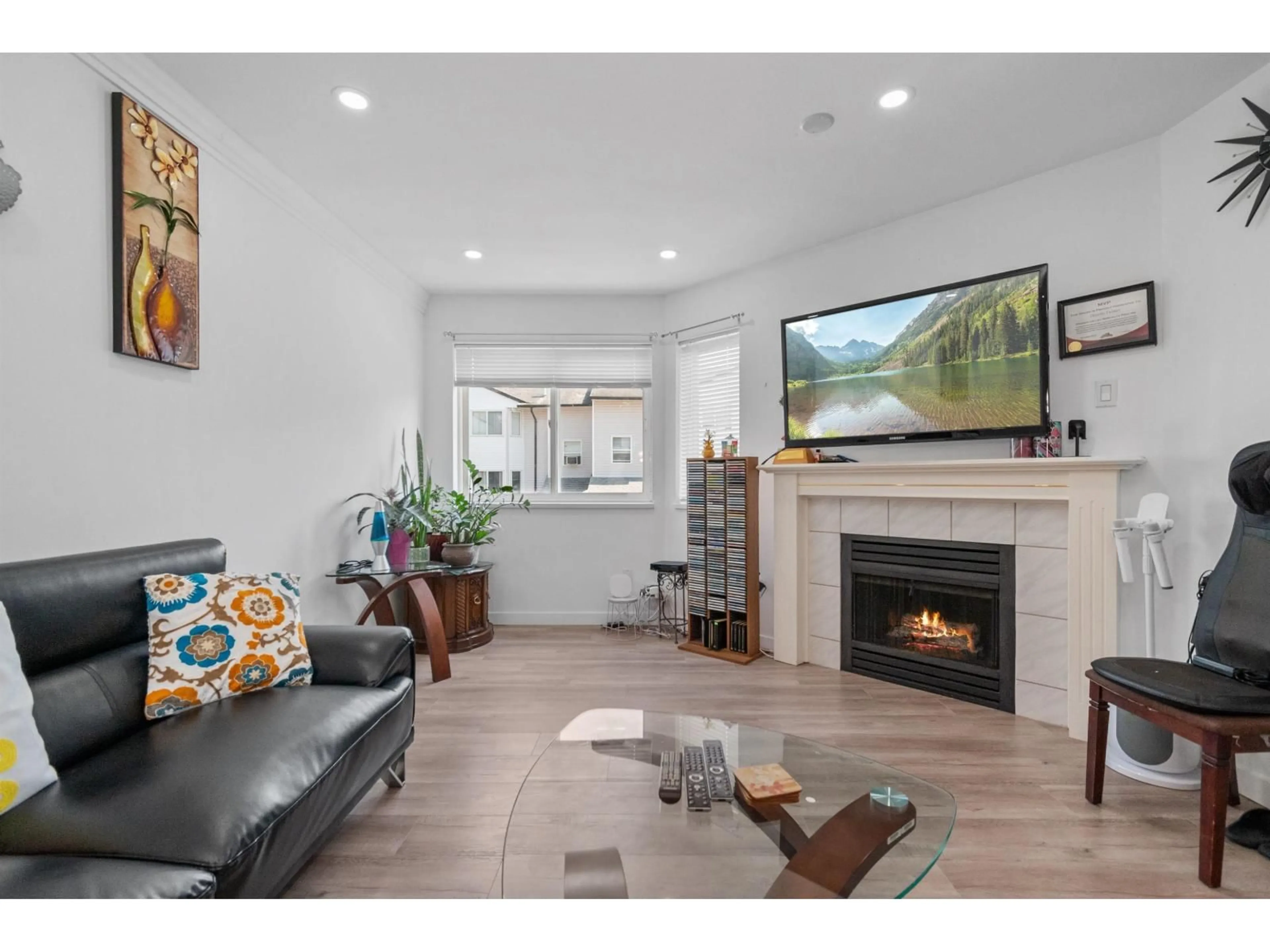Living room with furniture, unknown for 4 - 5950 VEDDER ROAD, Chilliwack British Columbia V2R3P2