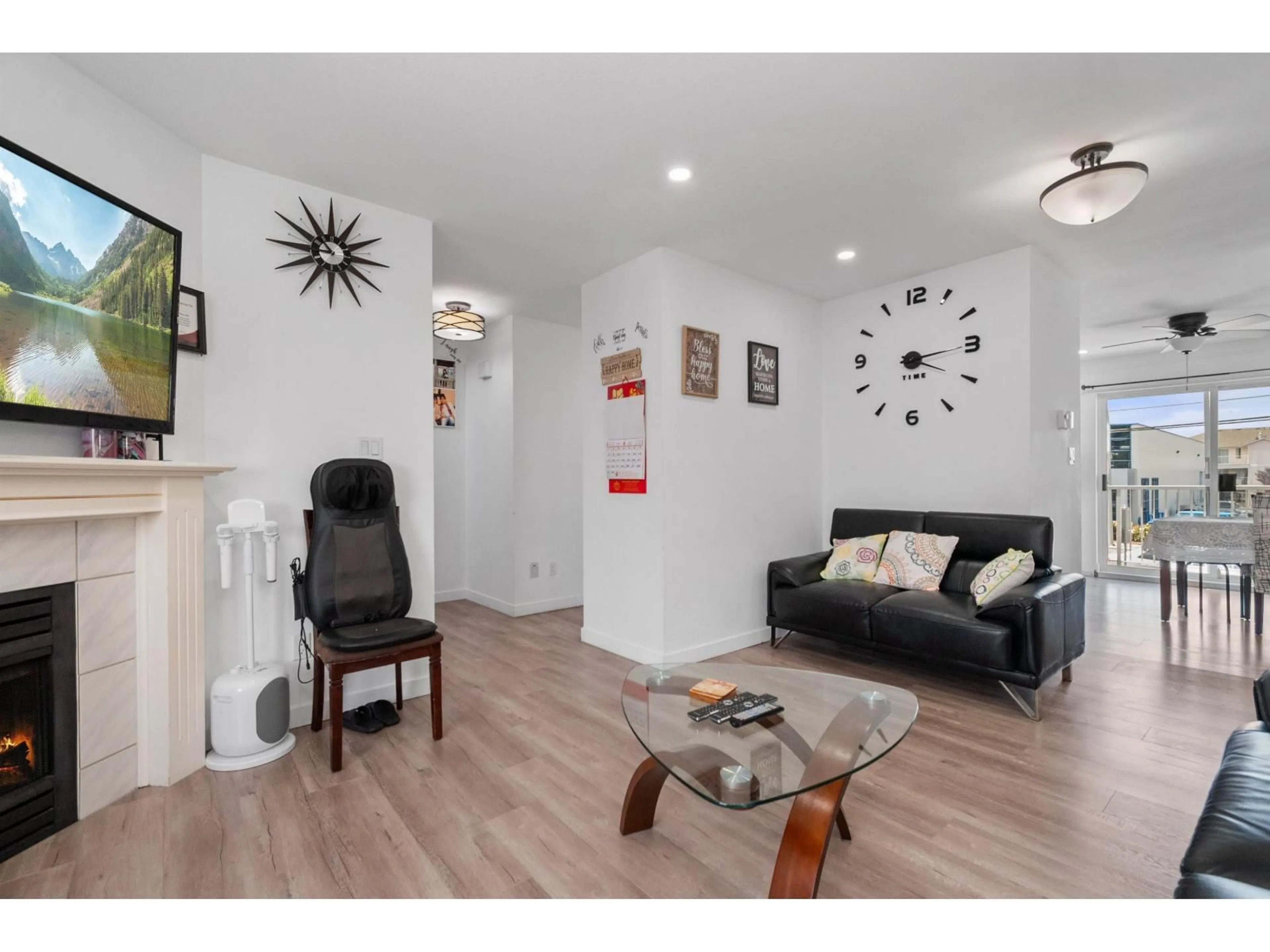 Living room with furniture, wood/laminate floor for 4 - 5950 VEDDER ROAD, Chilliwack British Columbia V2R3P2