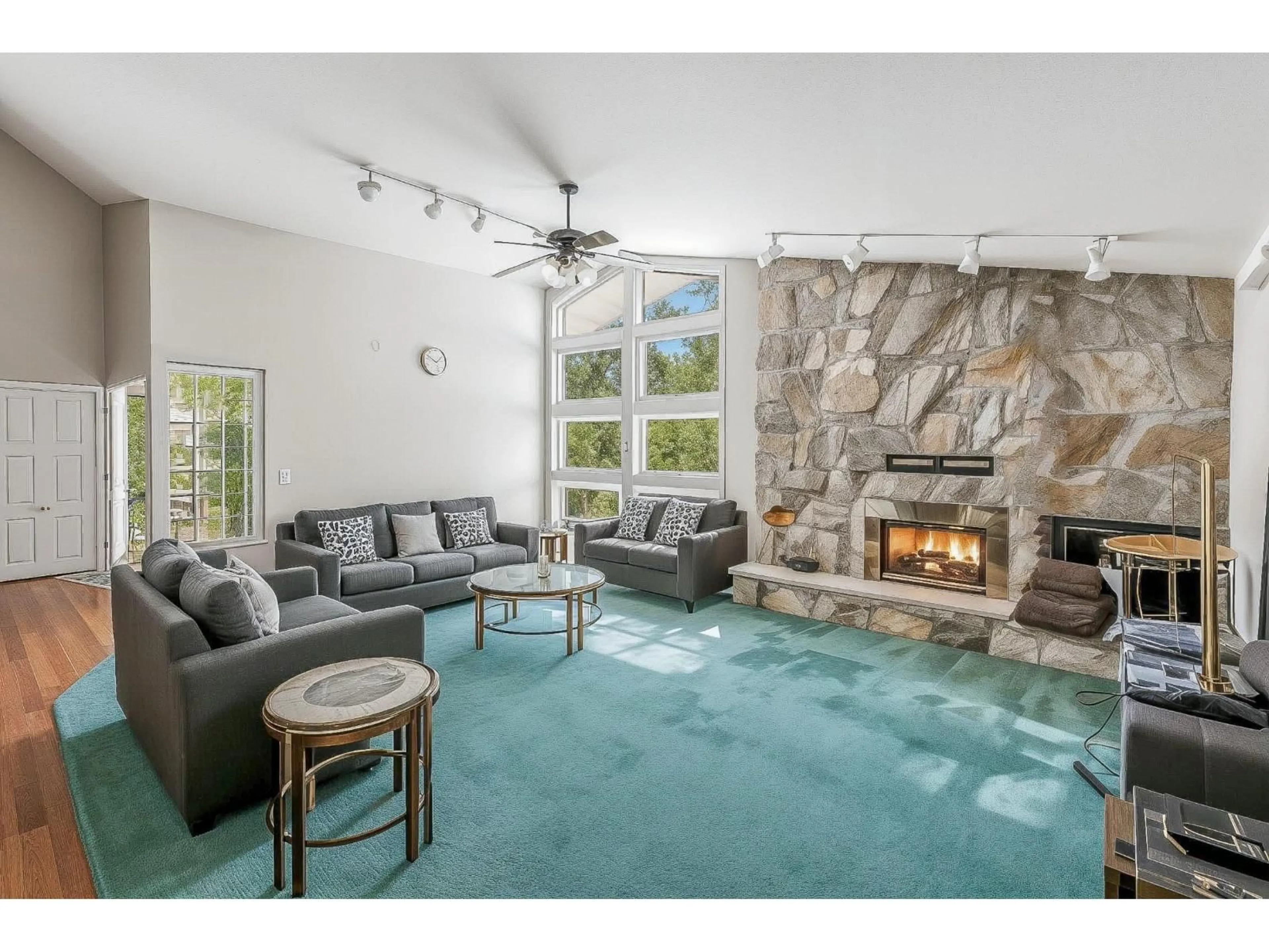 Living room with furniture, unknown for 2644 140, Surrey British Columbia V4P2C7