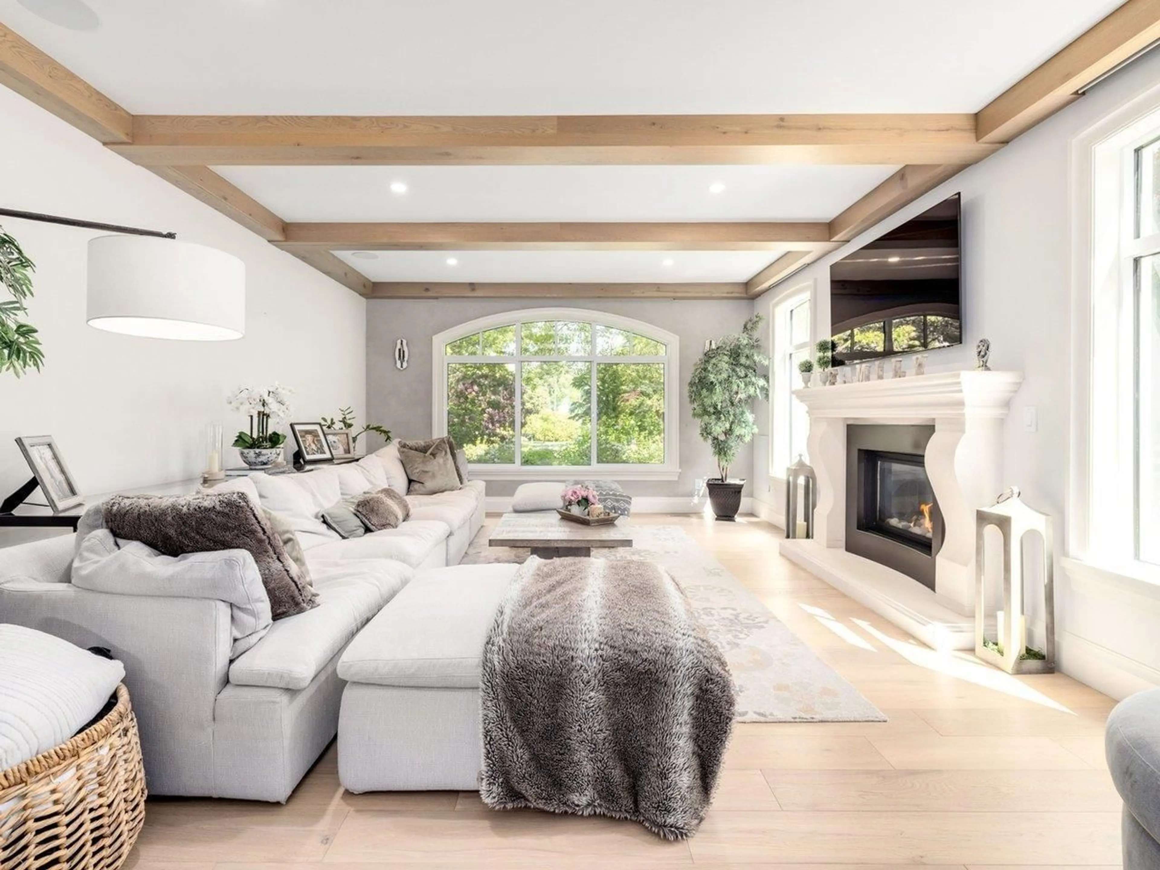 Living room with furniture, wood/laminate floor for 2669 171, Surrey British Columbia V3Z0B3