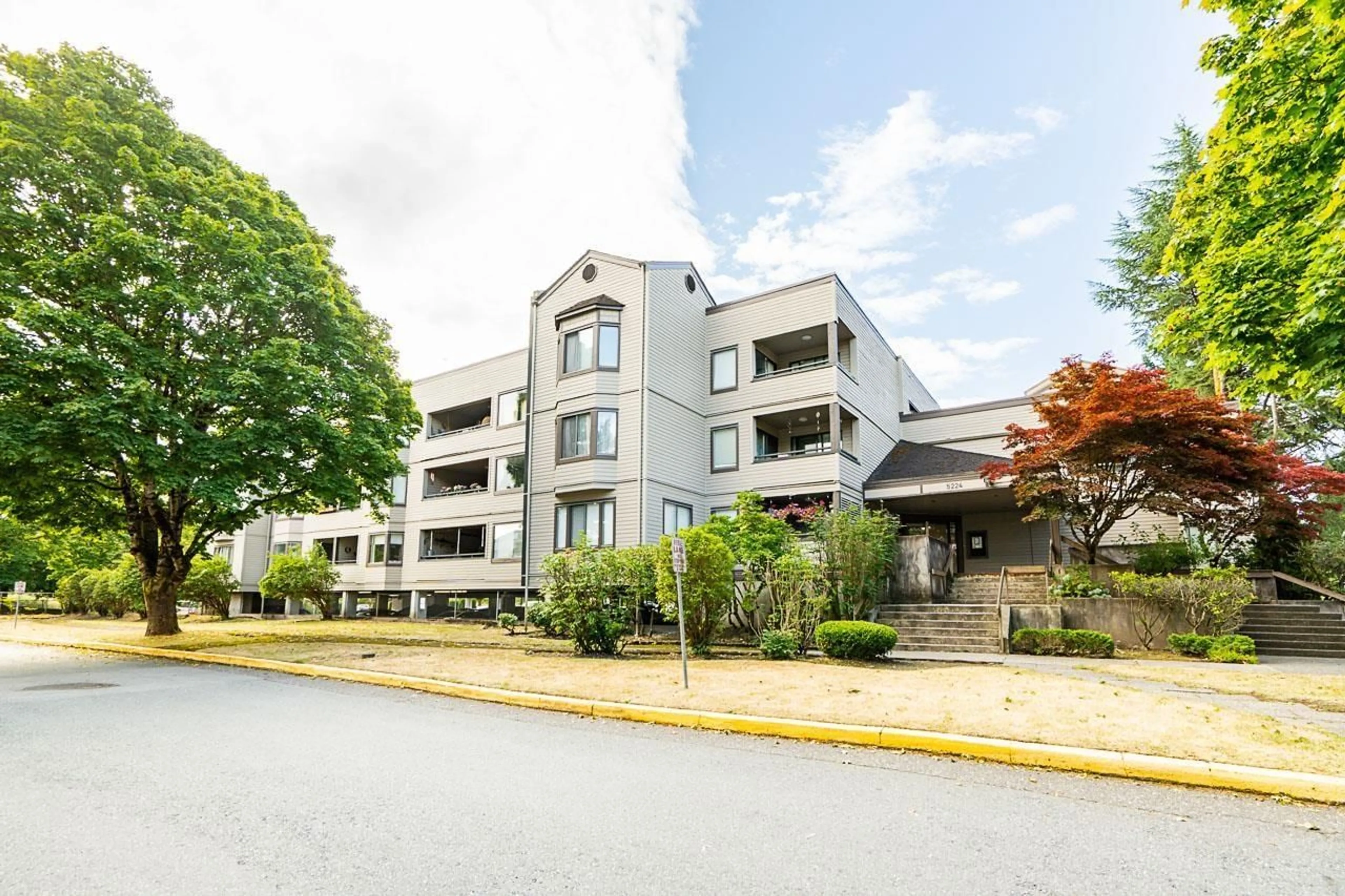 Patio, building for 106 - 5224 204, Langley British Columbia V3A1Z1
