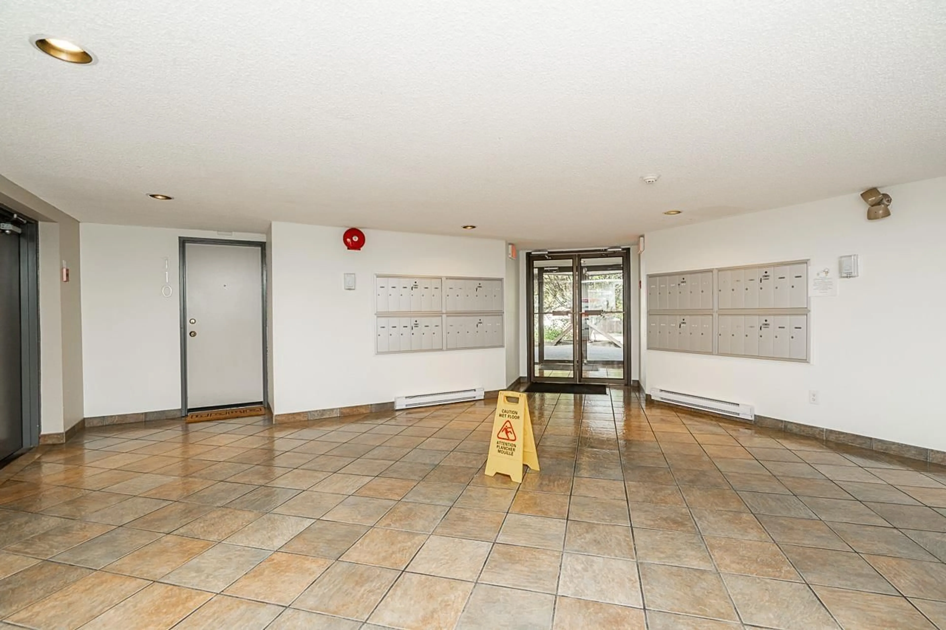Indoor foyer for 106 - 5224 204, Langley British Columbia V3A1Z1