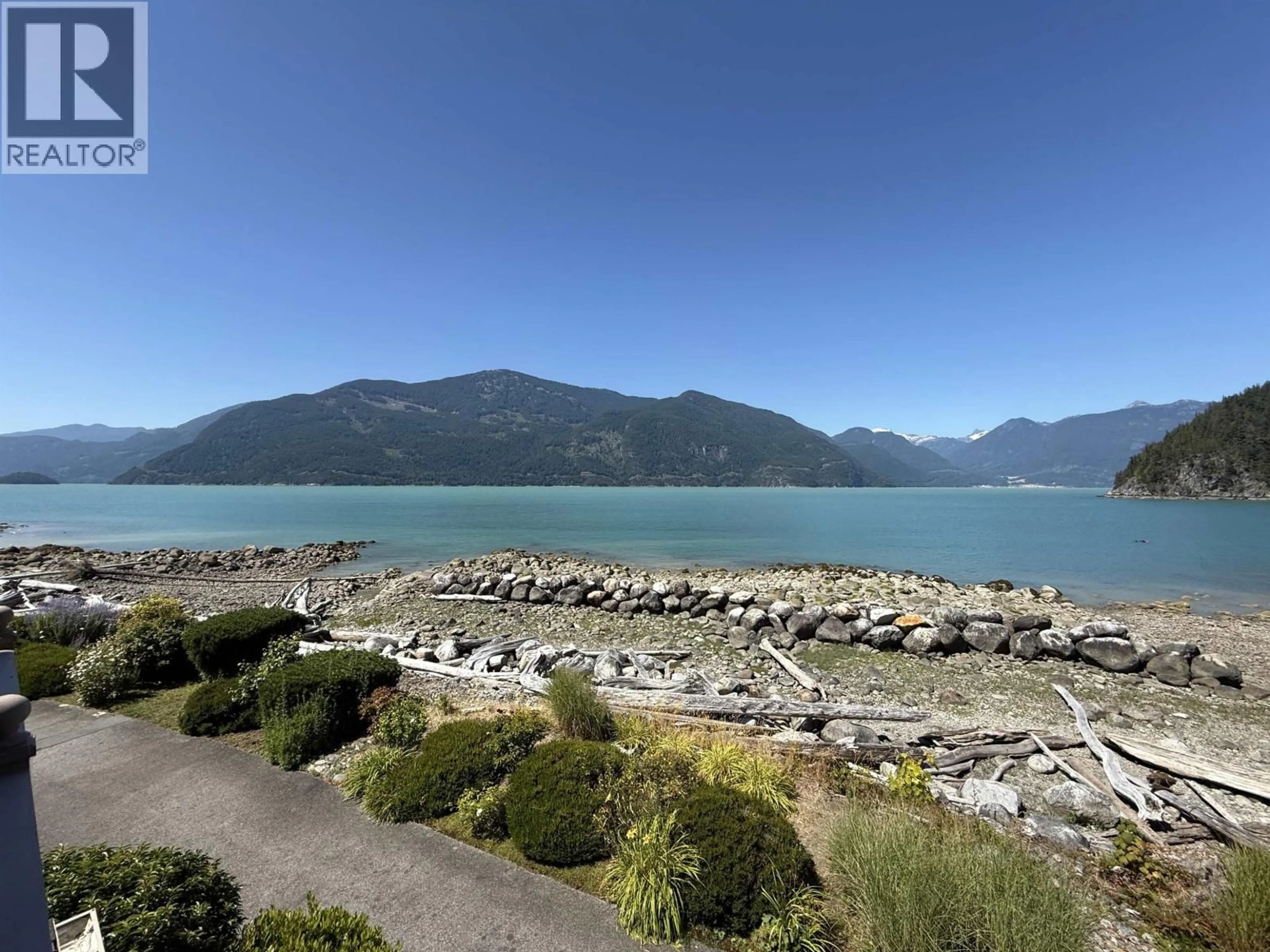 A pic from outside/outdoor area/front of a property/back of a property/a pic from drone, water/lake/river/ocean view for 7 BEACH DRIVE, West Vancouver British Columbia V0N3Z1