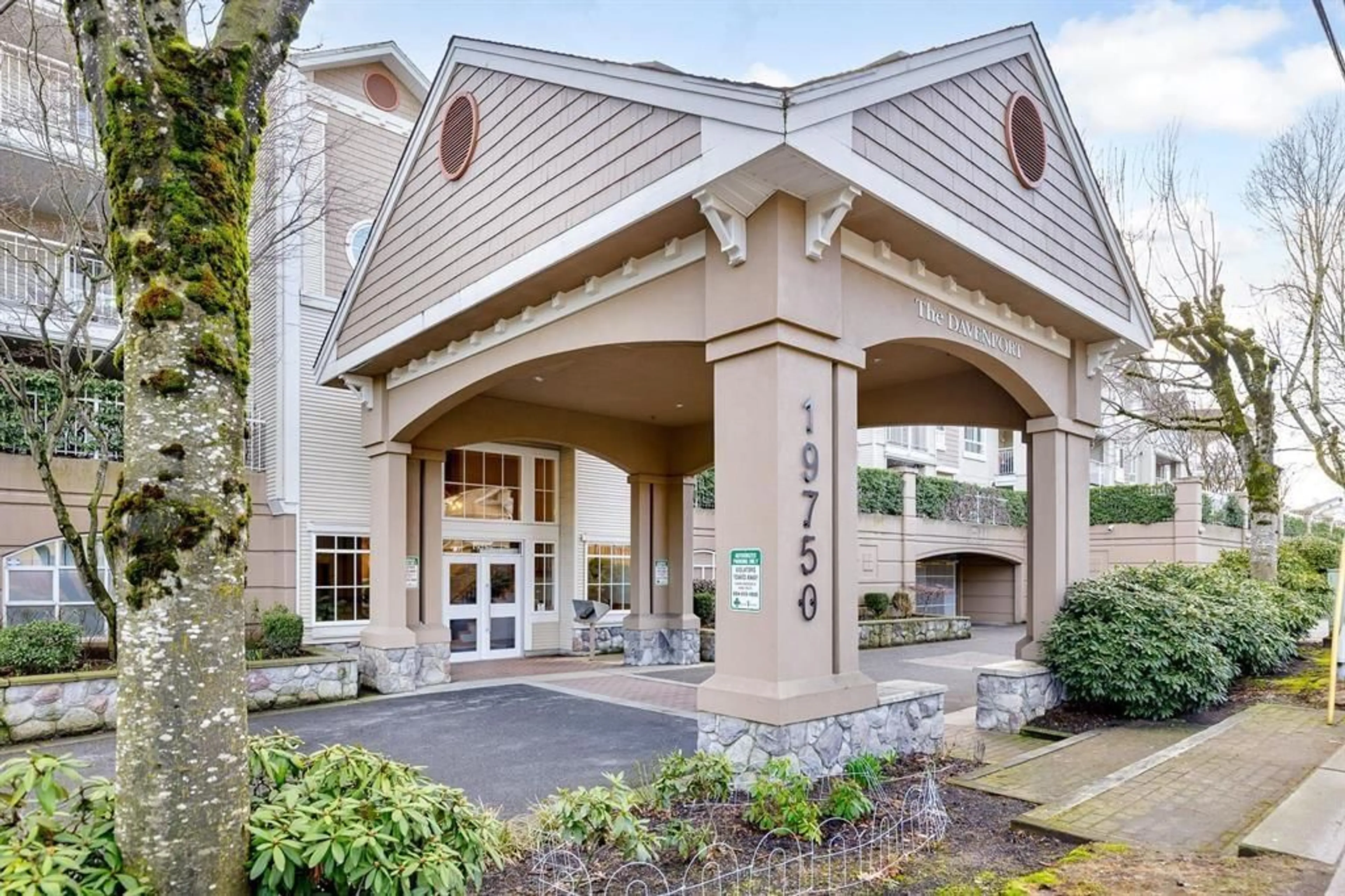 Indoor foyer for 318 - 19750 64, Langley British Columbia V2Y2T1
