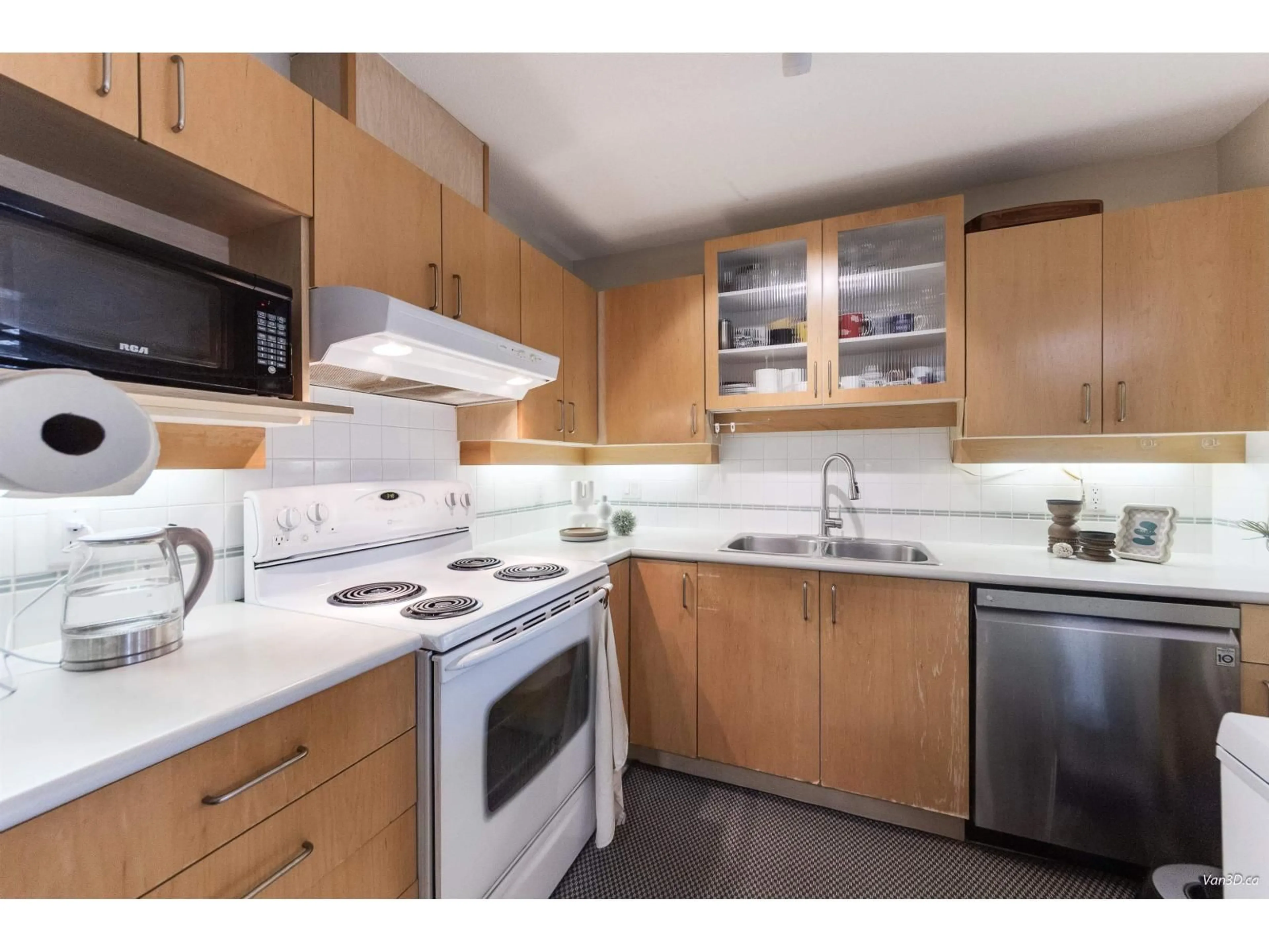 Standard kitchen, unknown for 318 - 19750 64, Langley British Columbia V2Y2T1