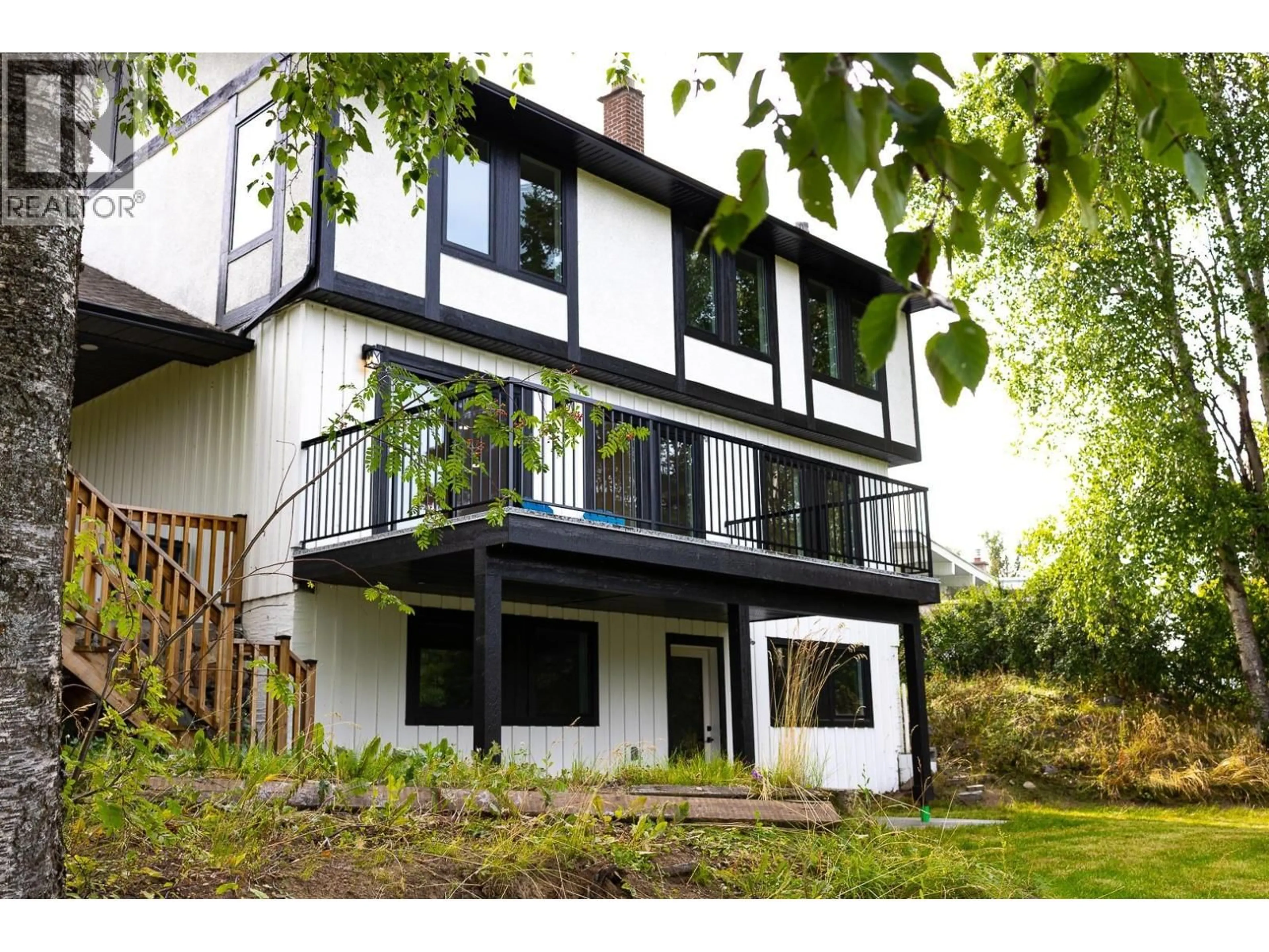Home with vinyl exterior material, building for 2960 NECHAKO DRIVE, Prince George British Columbia V2M3A8