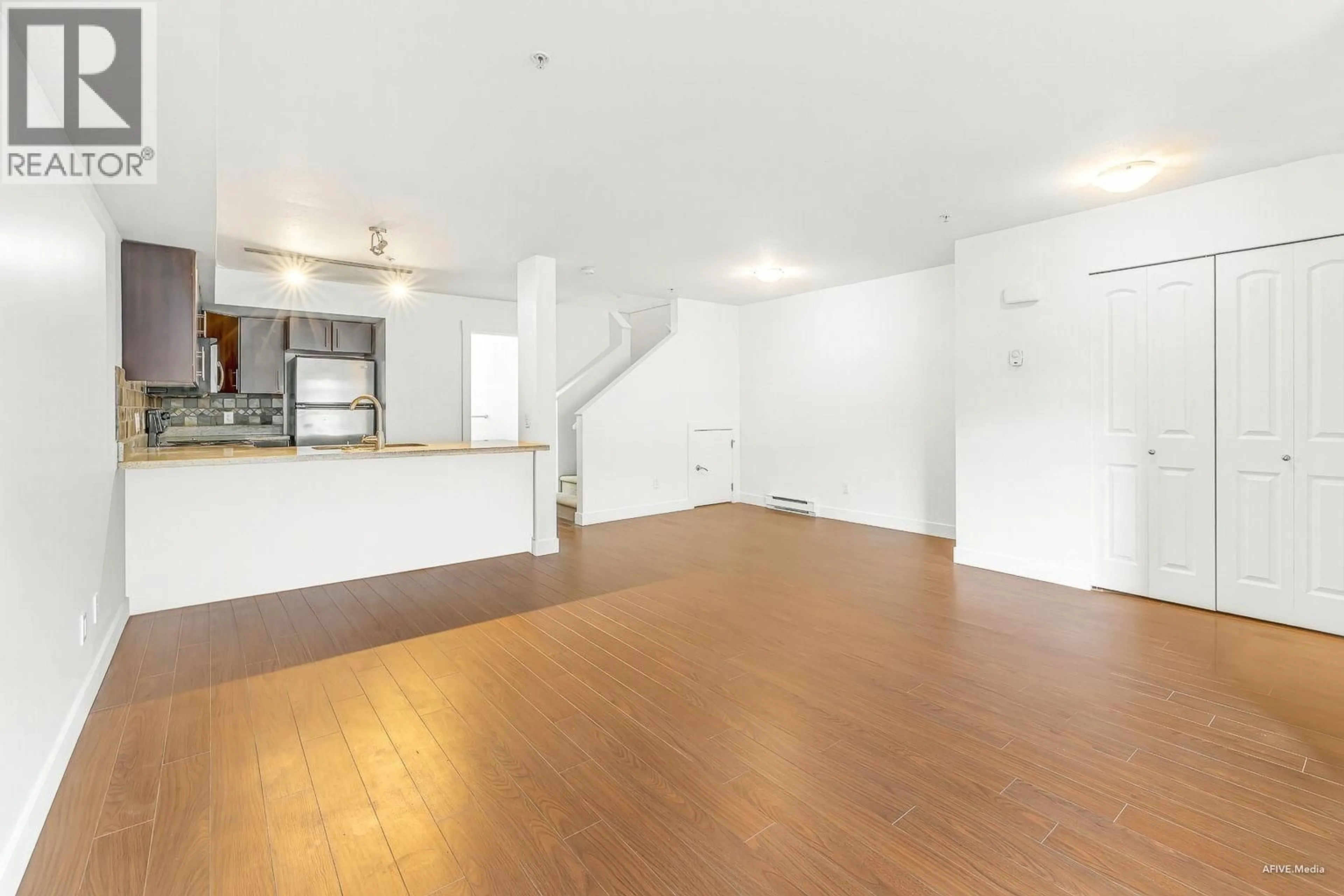 A pic of a room for 53 - 7428 14TH AVENUE, Burnaby British Columbia V3N0C2