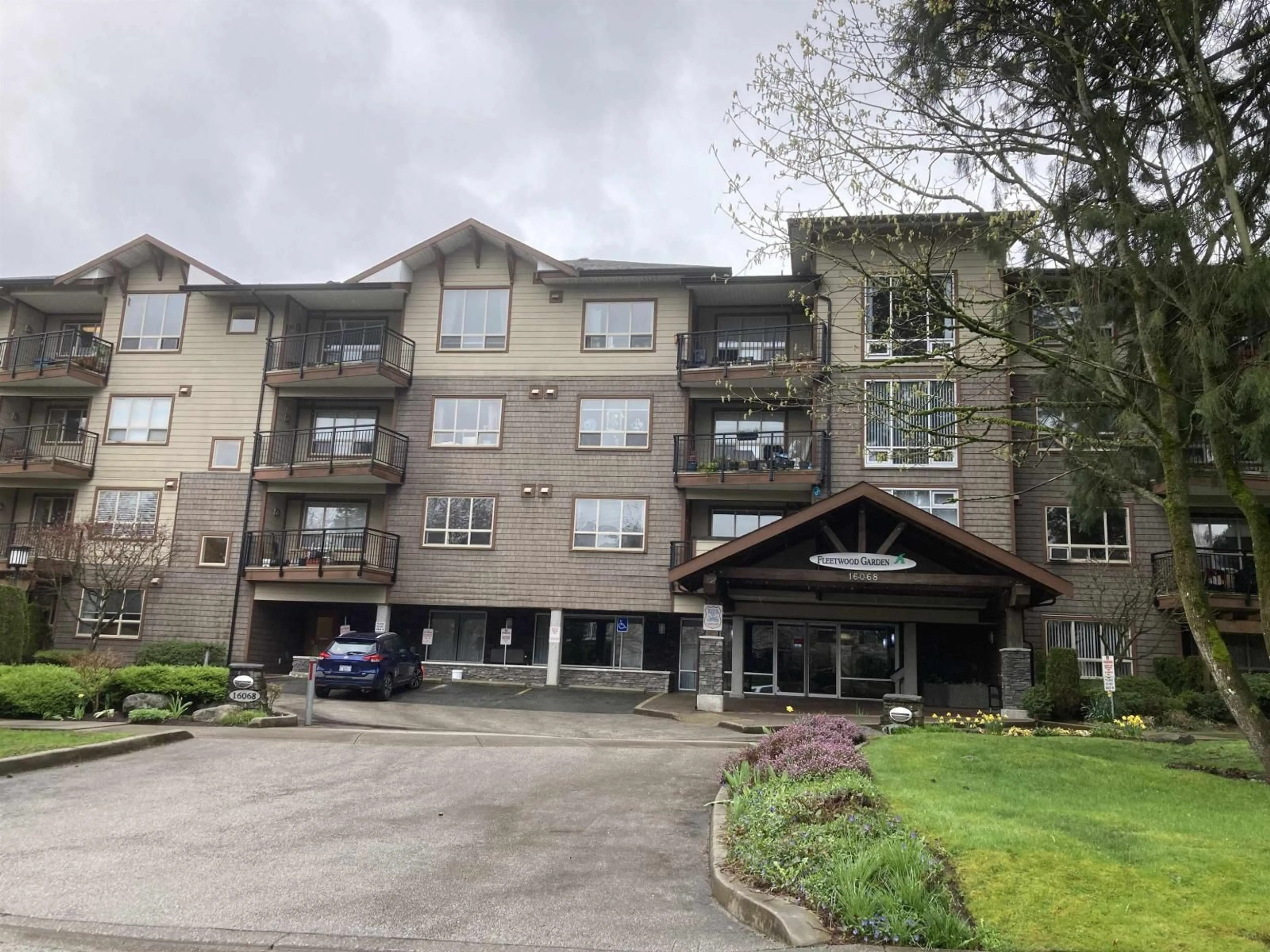 A pic from outside/outdoor area/front of a property/back of a property/a pic from drone, building for 304 - 16068 83, Surrey British Columbia V4N0N2