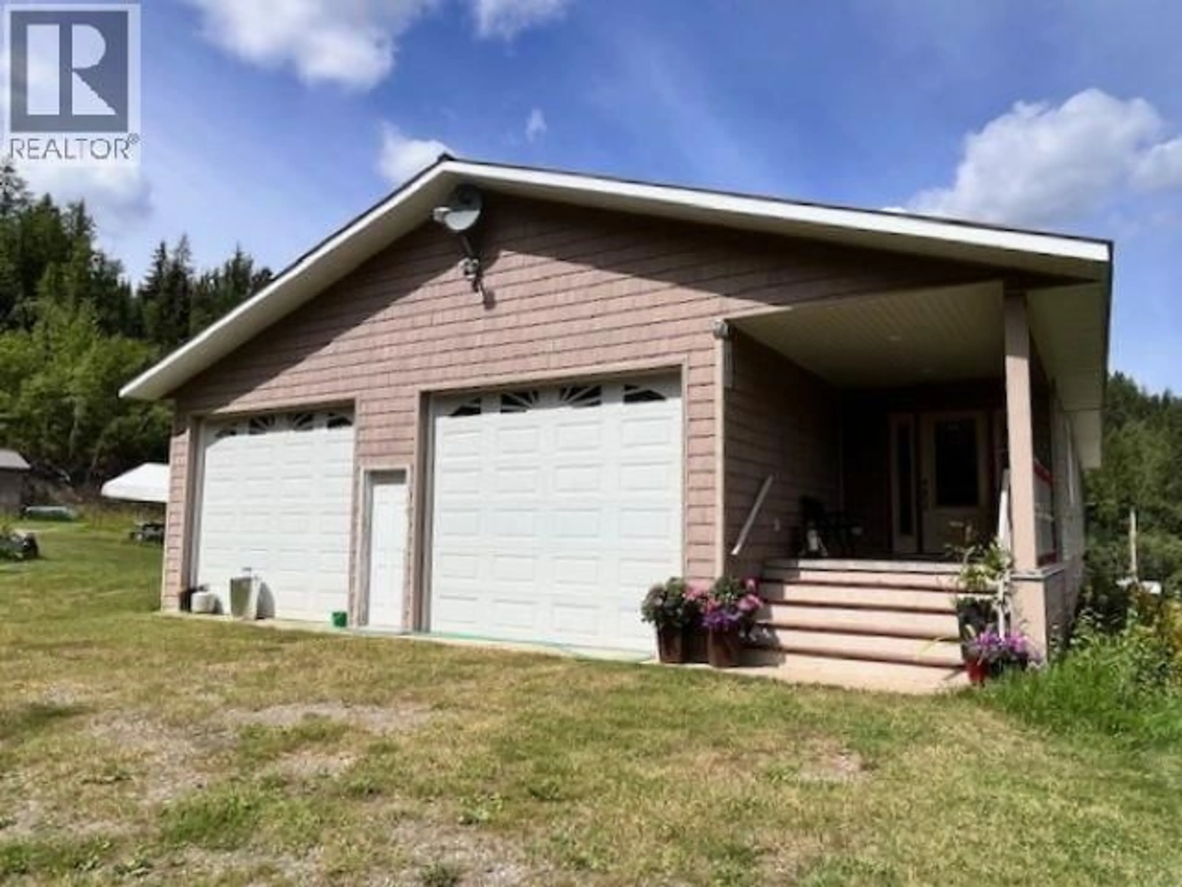 Home with vinyl exterior material, building for 18260 CINEMA ROAD, Quesnel British Columbia V0K1S1