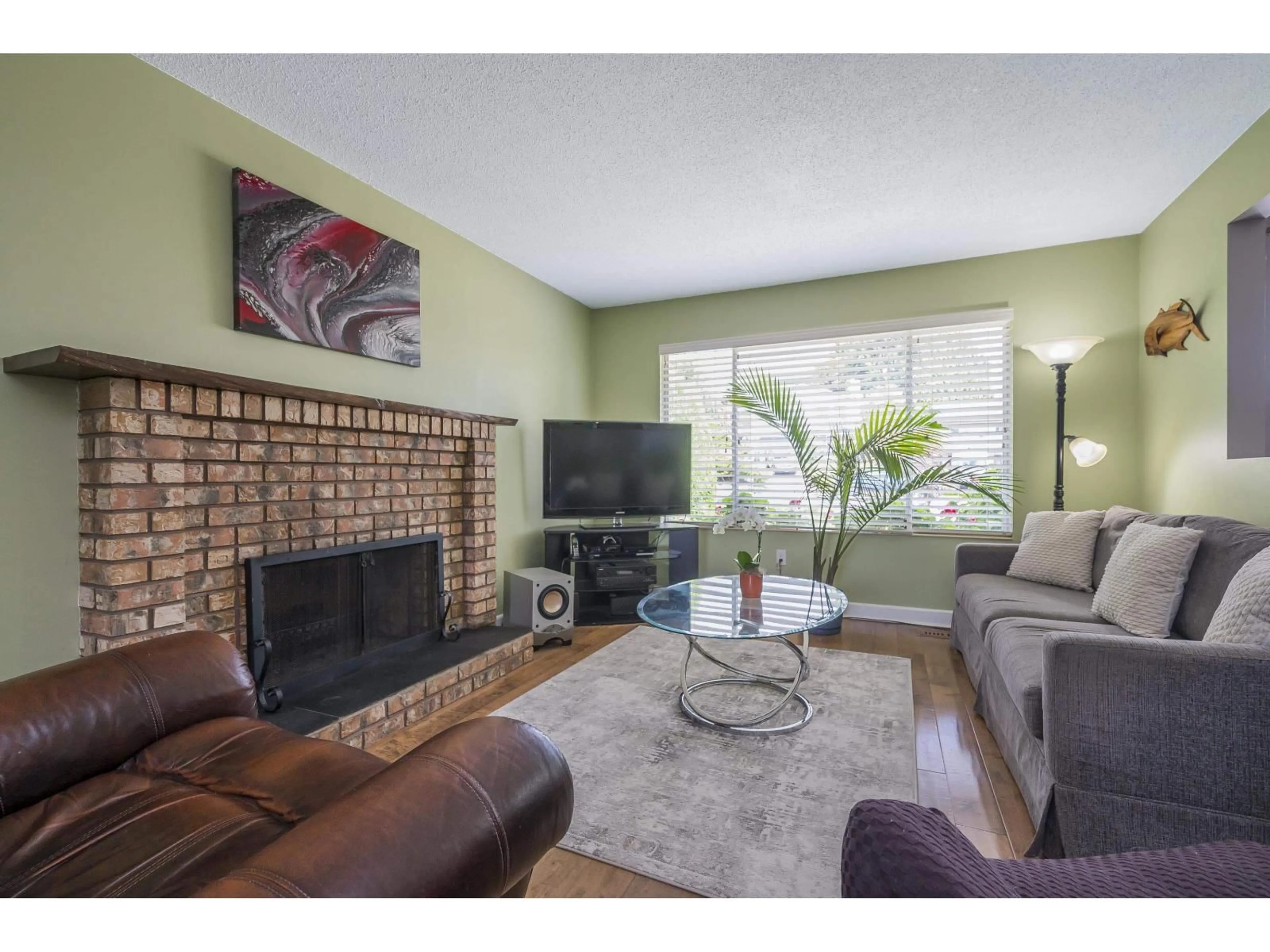 Living room with furniture, wood/laminate floor for 6743 196B, Langley British Columbia V2Y2W3