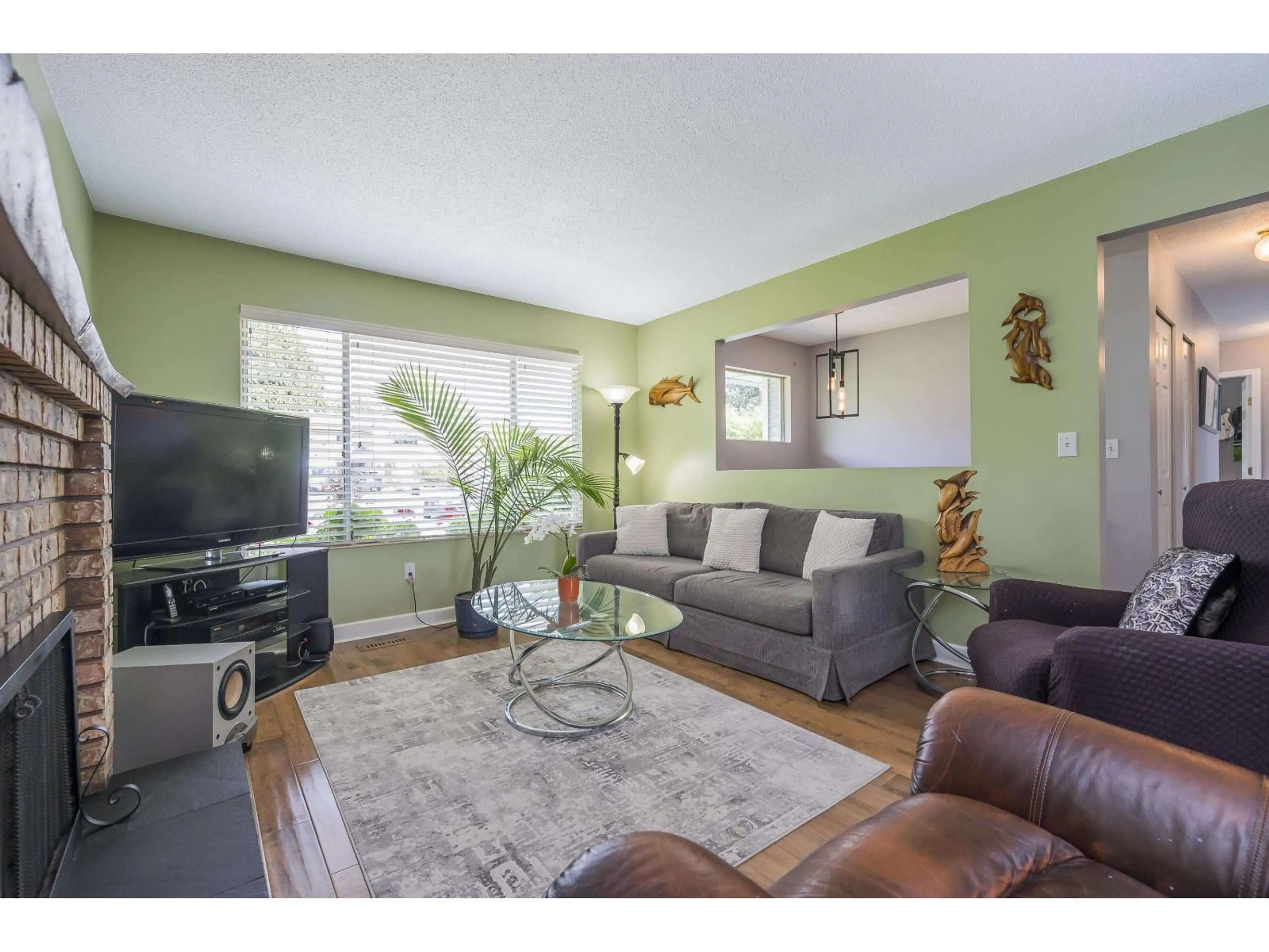 Living room with furniture, wood/laminate floor for 6743 196B, Langley British Columbia V2Y2W3
