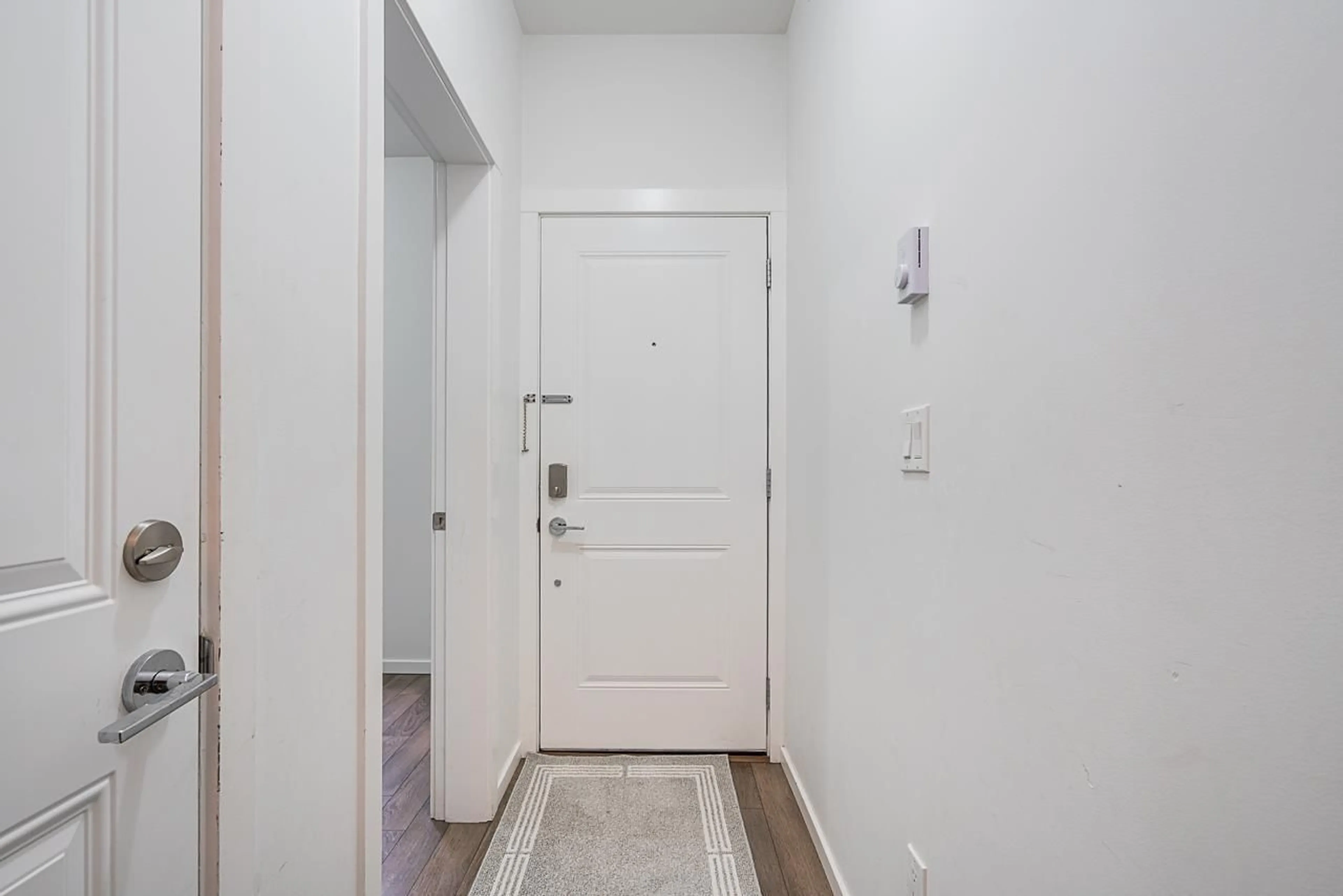 Indoor entryway for 39 - 15340 GUILDFORD, Surrey British Columbia V3R0C9