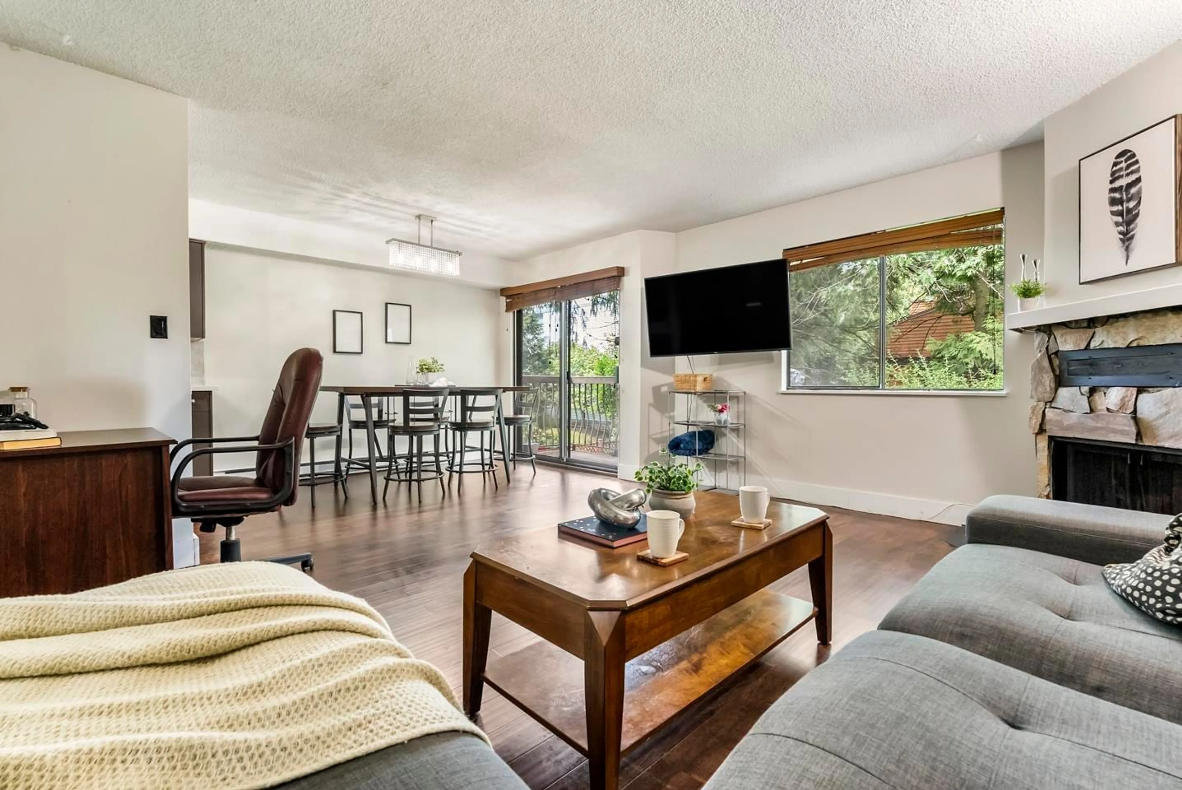 Living room with furniture, wood/laminate floor for 207 - 7144 133B, Surrey British Columbia V3W8A4