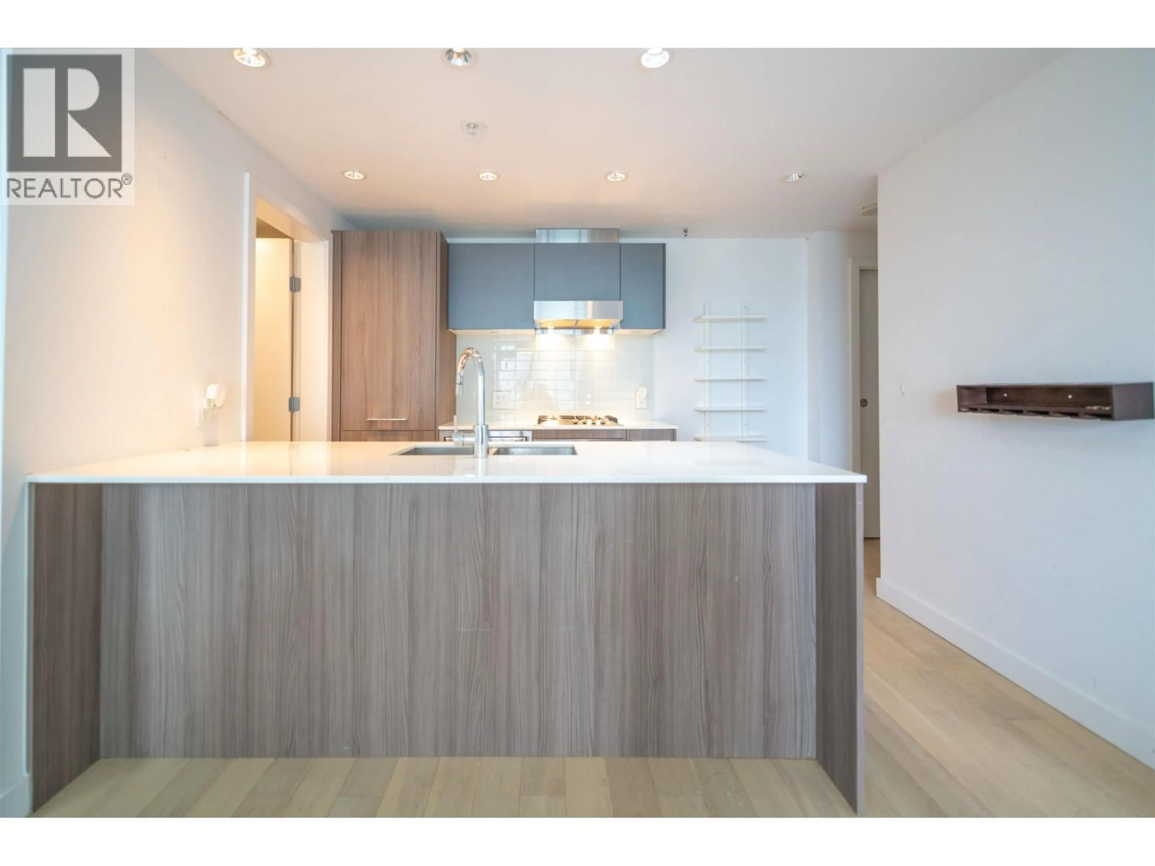 Open concept kitchen, unknown for 1012 - 2220 KINGSWAY, Vancouver British Columbia V5N0G4