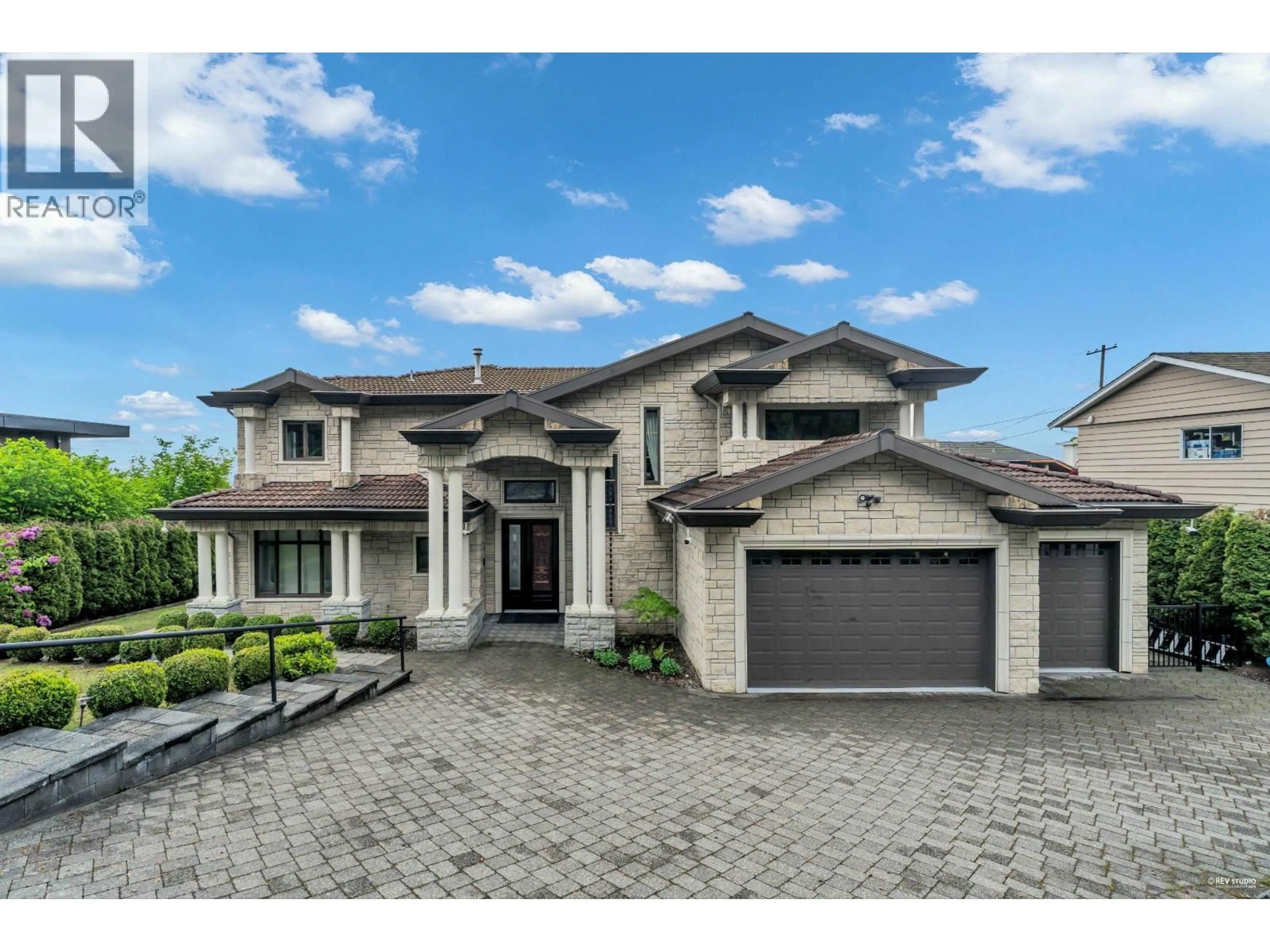 Home with brick exterior material, street for 1118 CRESTLINE ROAD, West Vancouver British Columbia V7S2E4