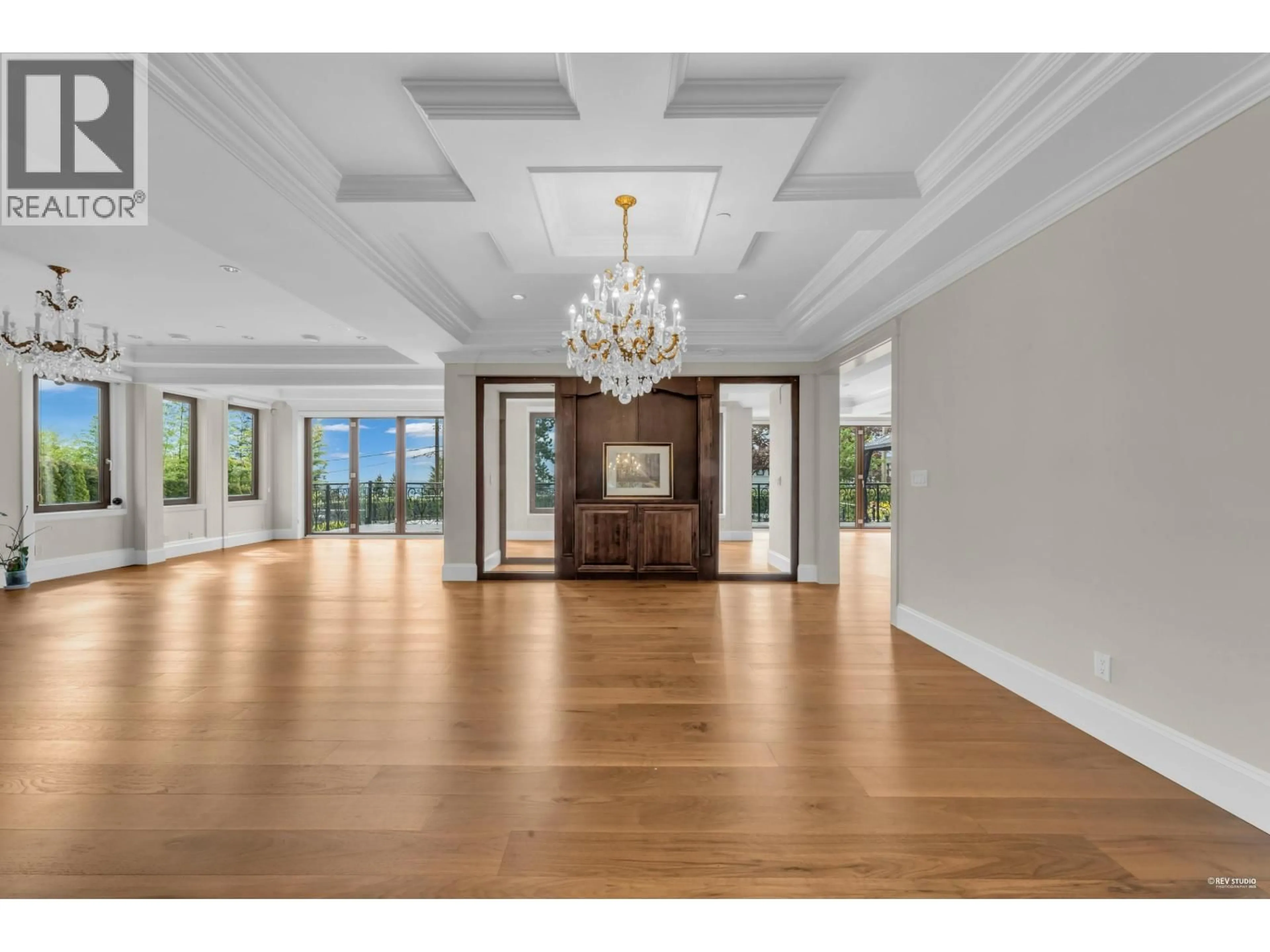 Indoor foyer for 1118 CRESTLINE ROAD, West Vancouver British Columbia V7S2E4