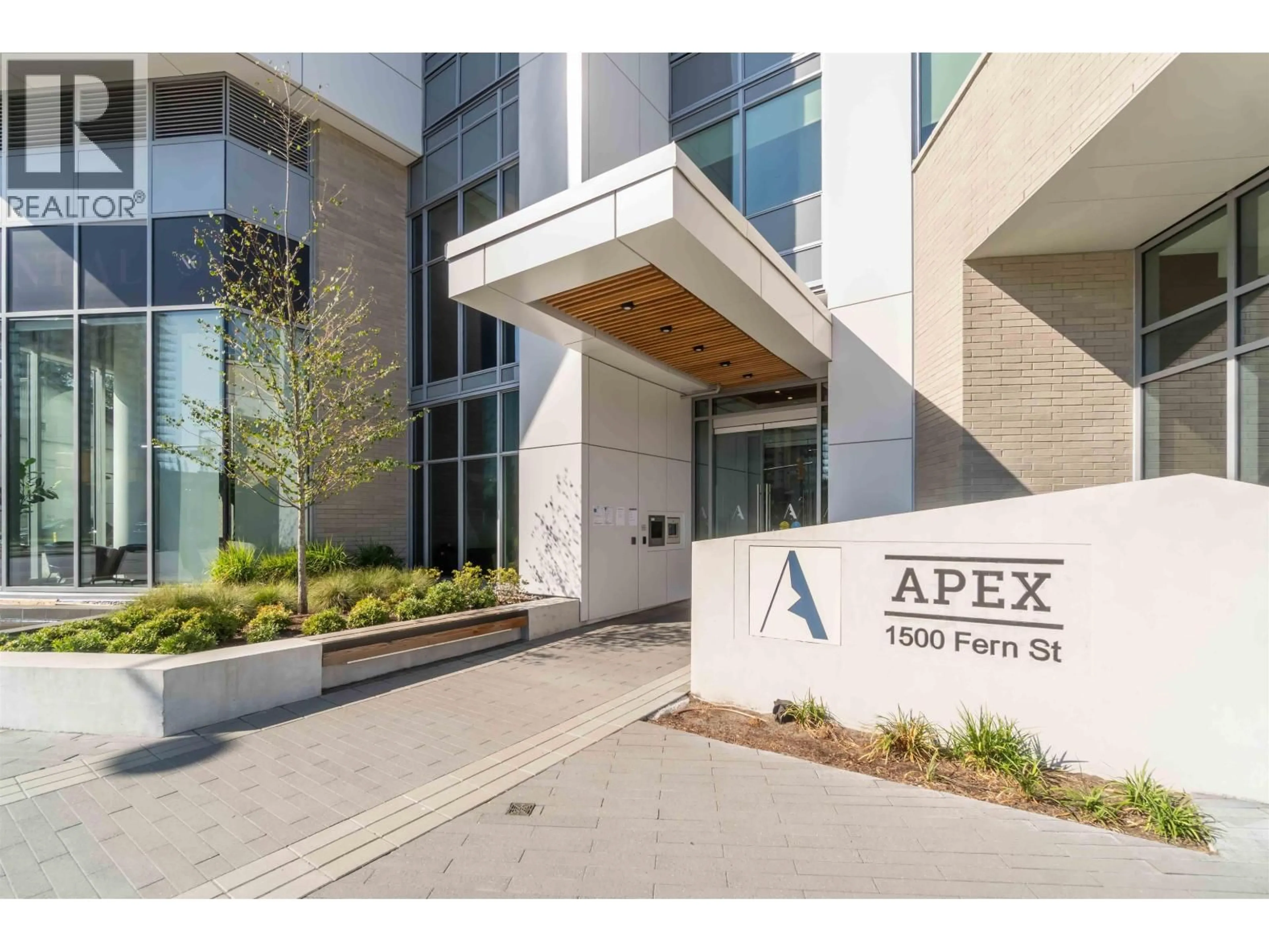 Indoor foyer for 1806 - 1500 FERN STREET, North Vancouver British Columbia V7J0E6