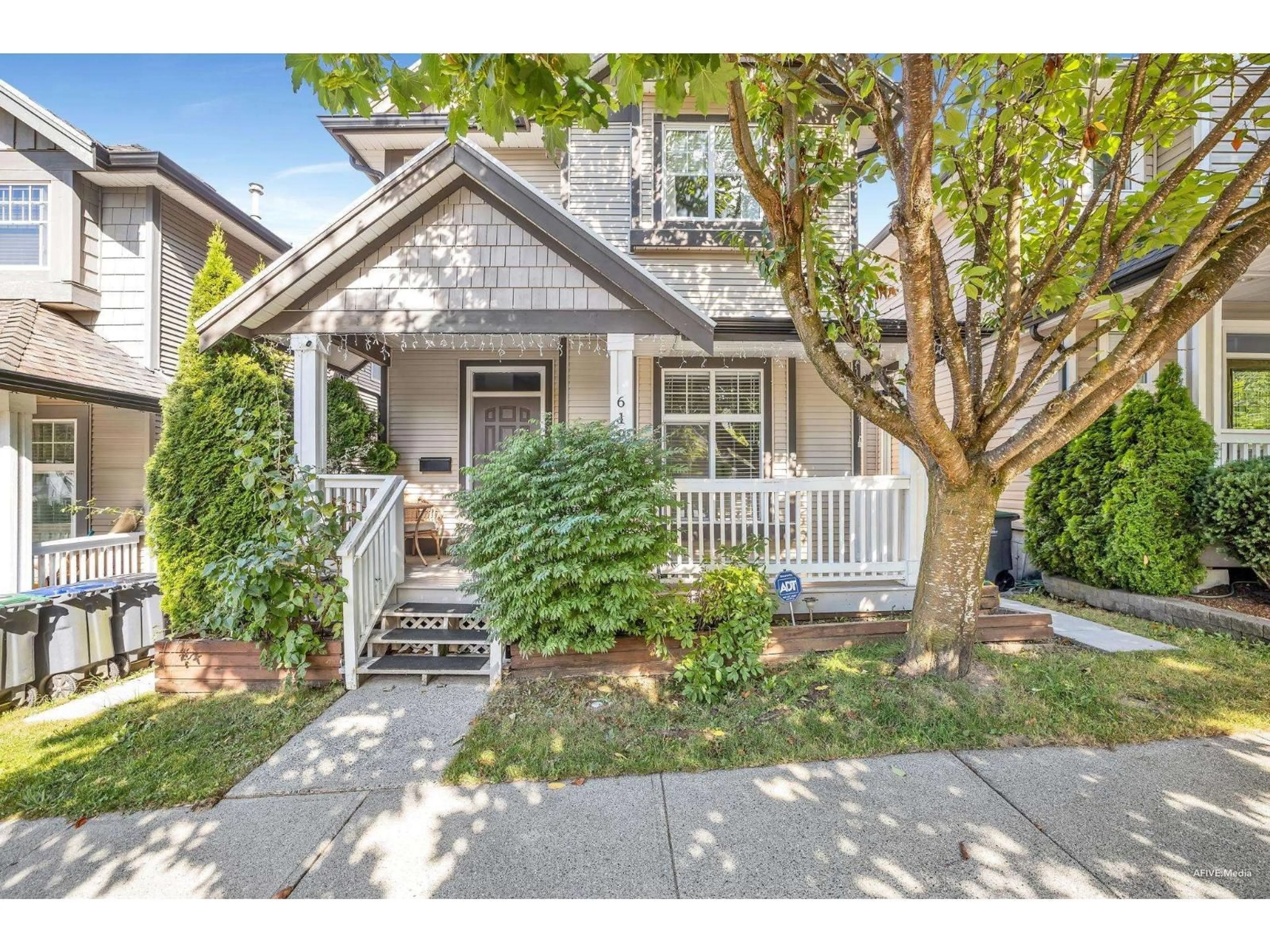 Home with vinyl exterior material, street for 6192 150, Surrey British Columbia V3S3H8