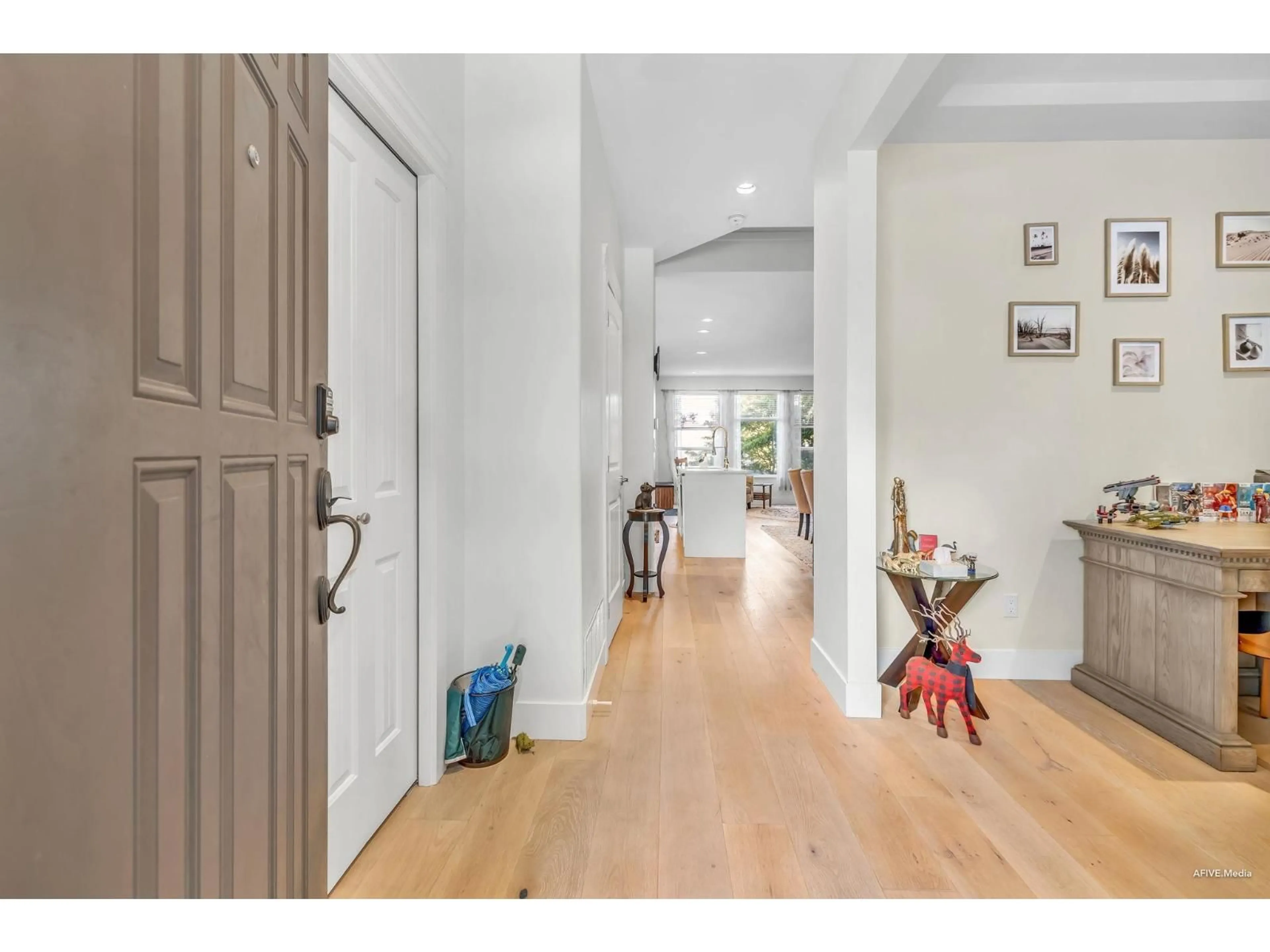 Indoor entryway for 6192 150, Surrey British Columbia V3S3H8